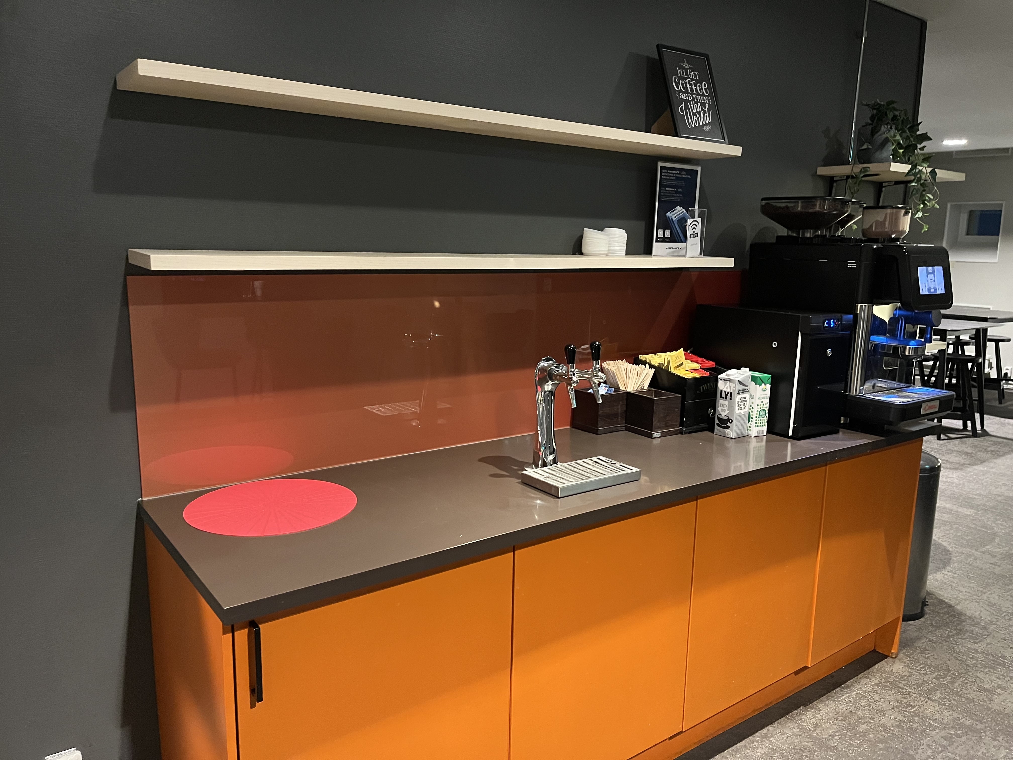 Neil Scrivener reviews the Pearl Lounge in Arlanda Airport's Terminal 5, accessed by flying Business Class and Priority Pass members.