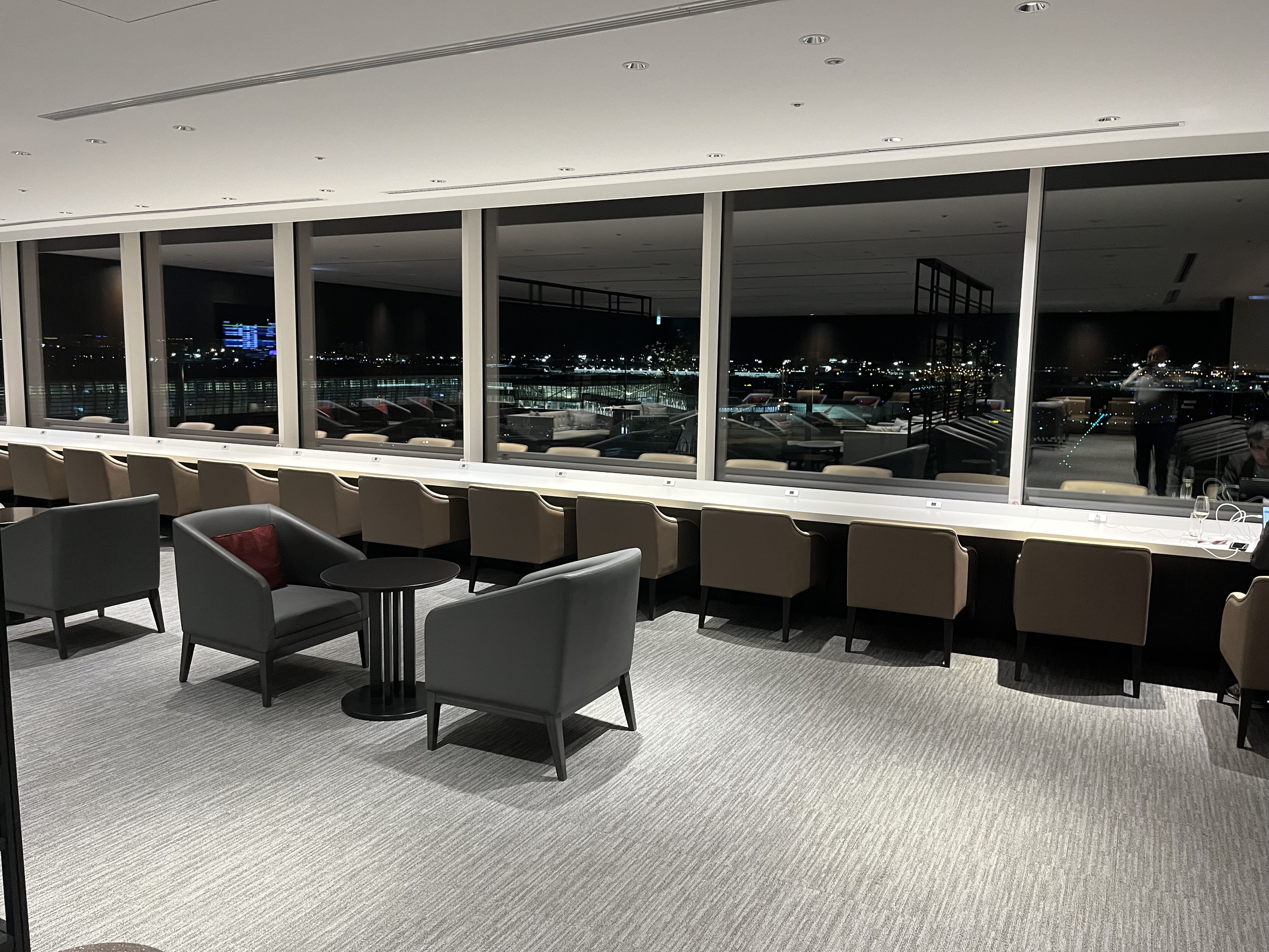 Neil Scrivener reviews the JAL First Lounge in Terminal 3 of Haneda's Tokyo Airport.