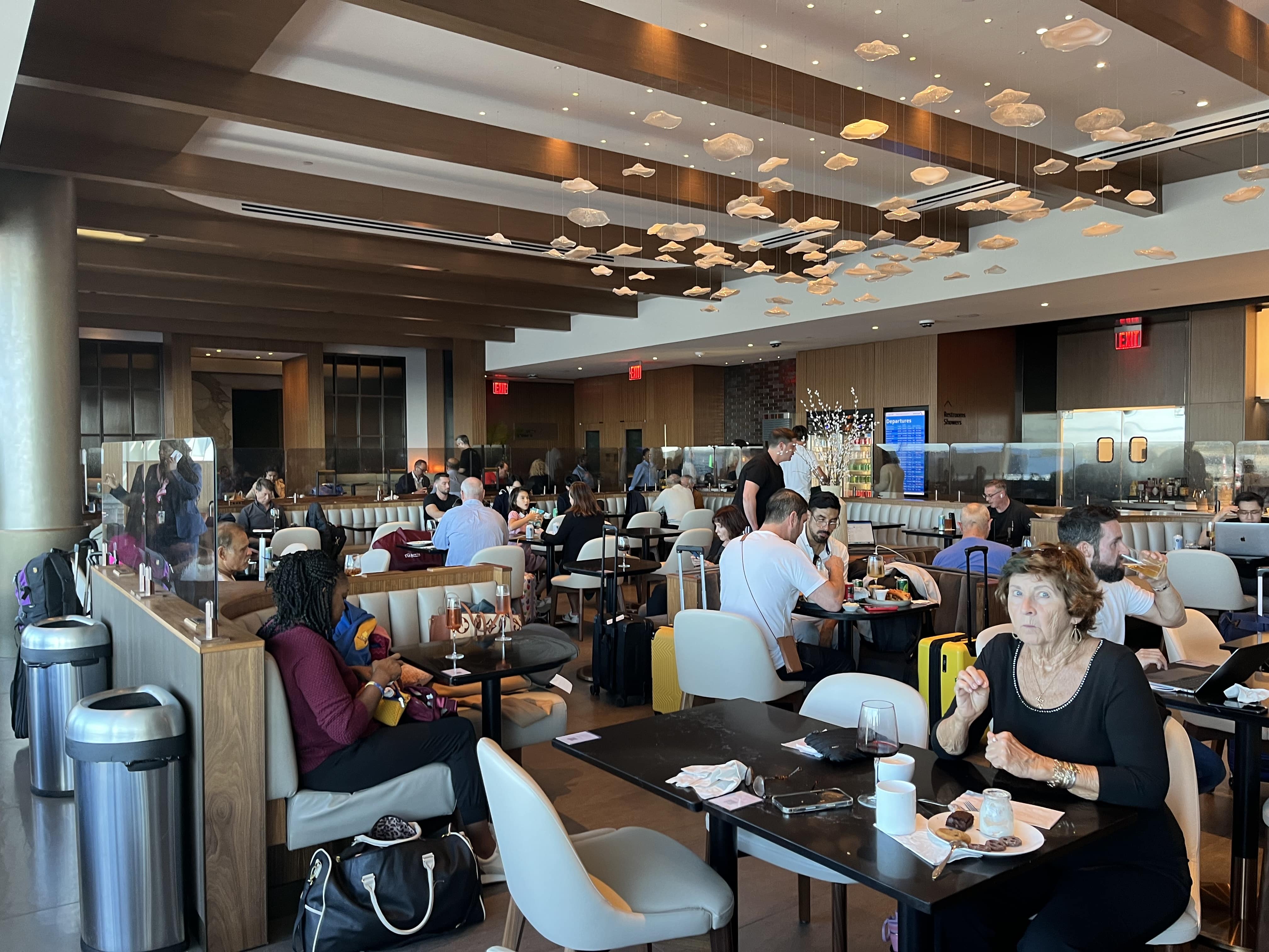 Neil Scrivener reviews the American Airlines/British Airways Soho Lounge in JFK's Terminal 8 - New York John F Kennedy Airport.