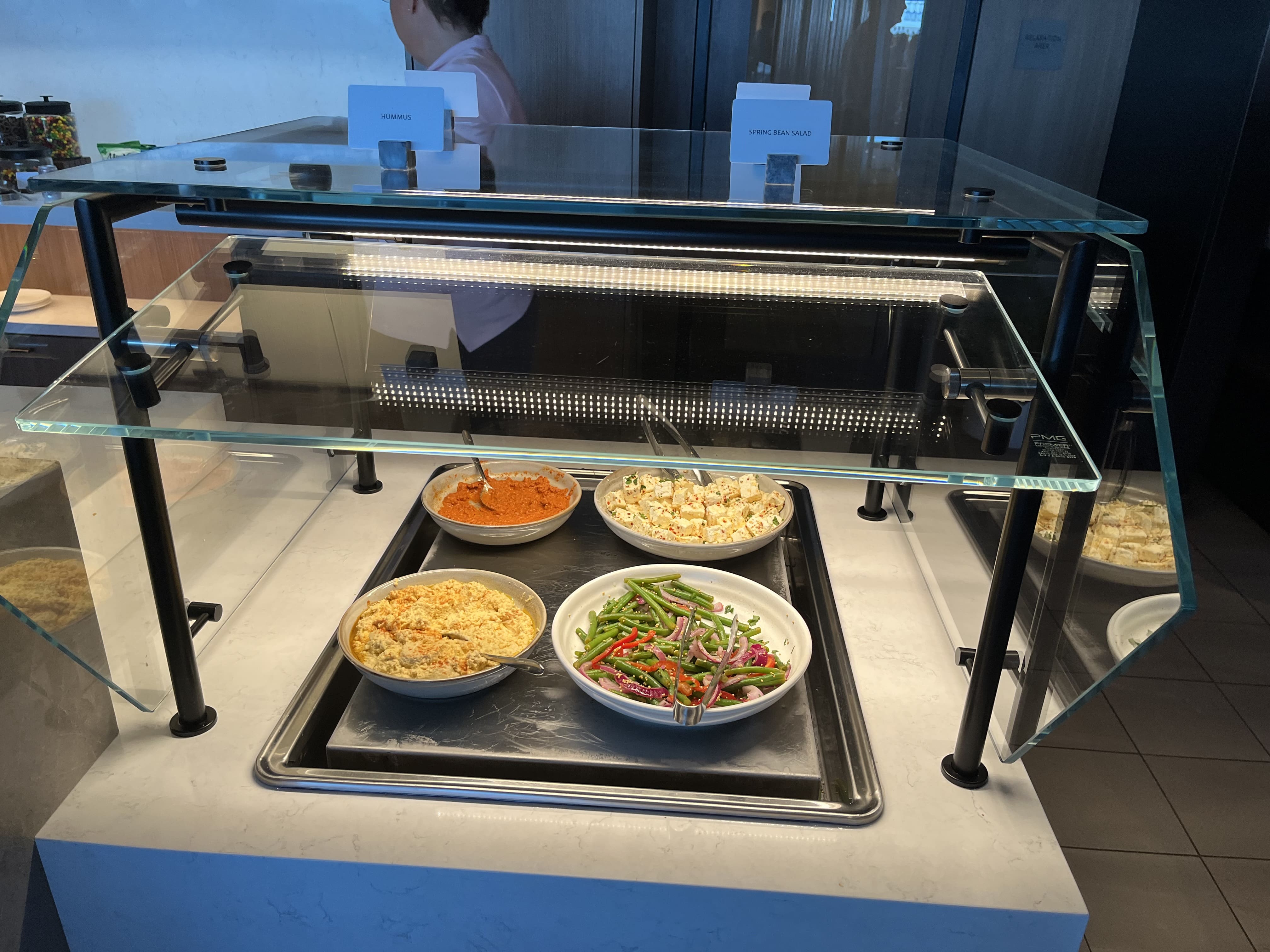 Neil Scrivener reviews the American Airlines/British Airways Soho Lounge in JFK's Terminal 8 - New York John F Kennedy Airport.