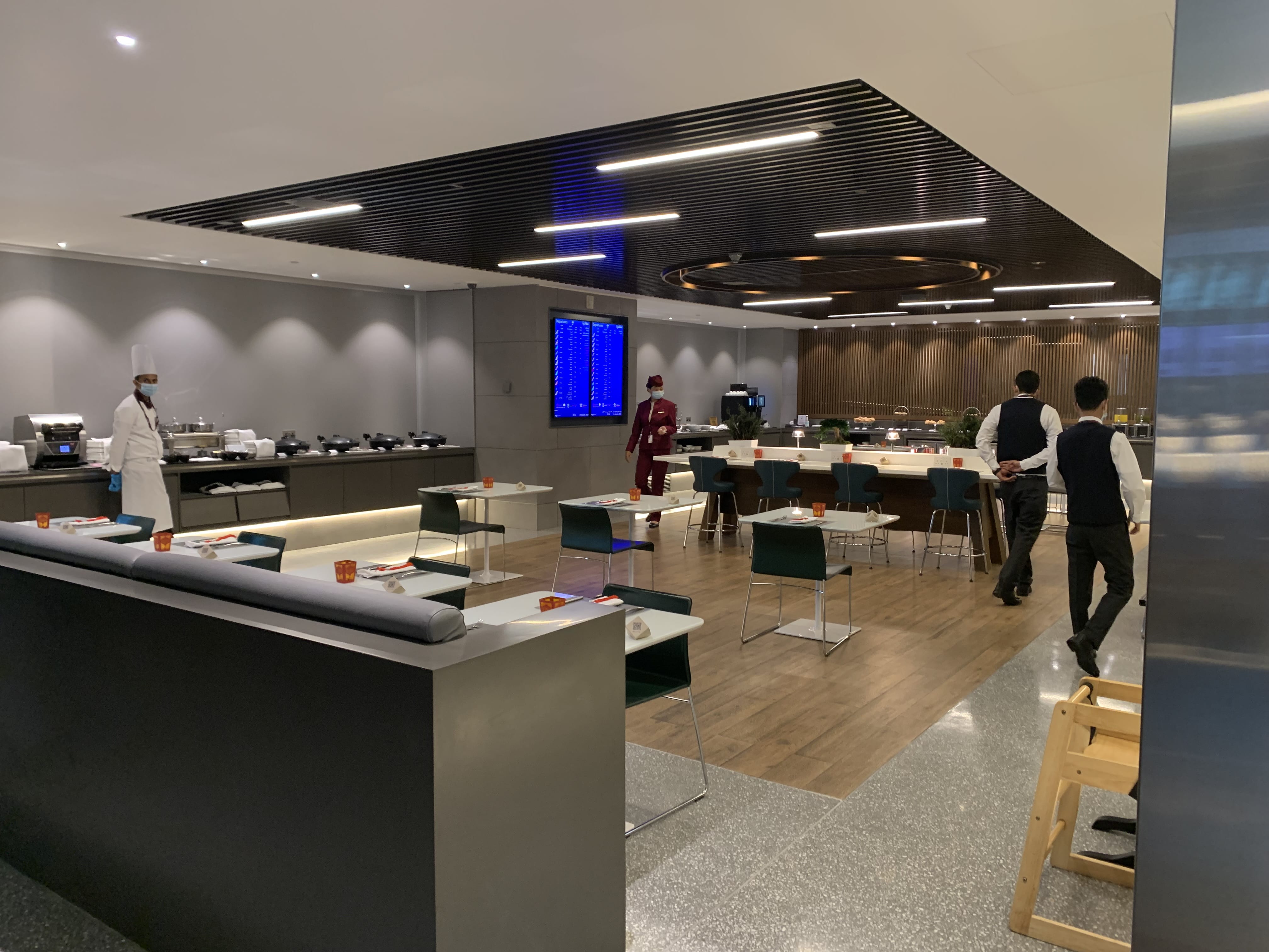 Neil Scrivener reviews the Qatar Airways Platinum Lounge in Doha's Hamad International Airport (DOH), accessed via OneWorld Emerald membership.