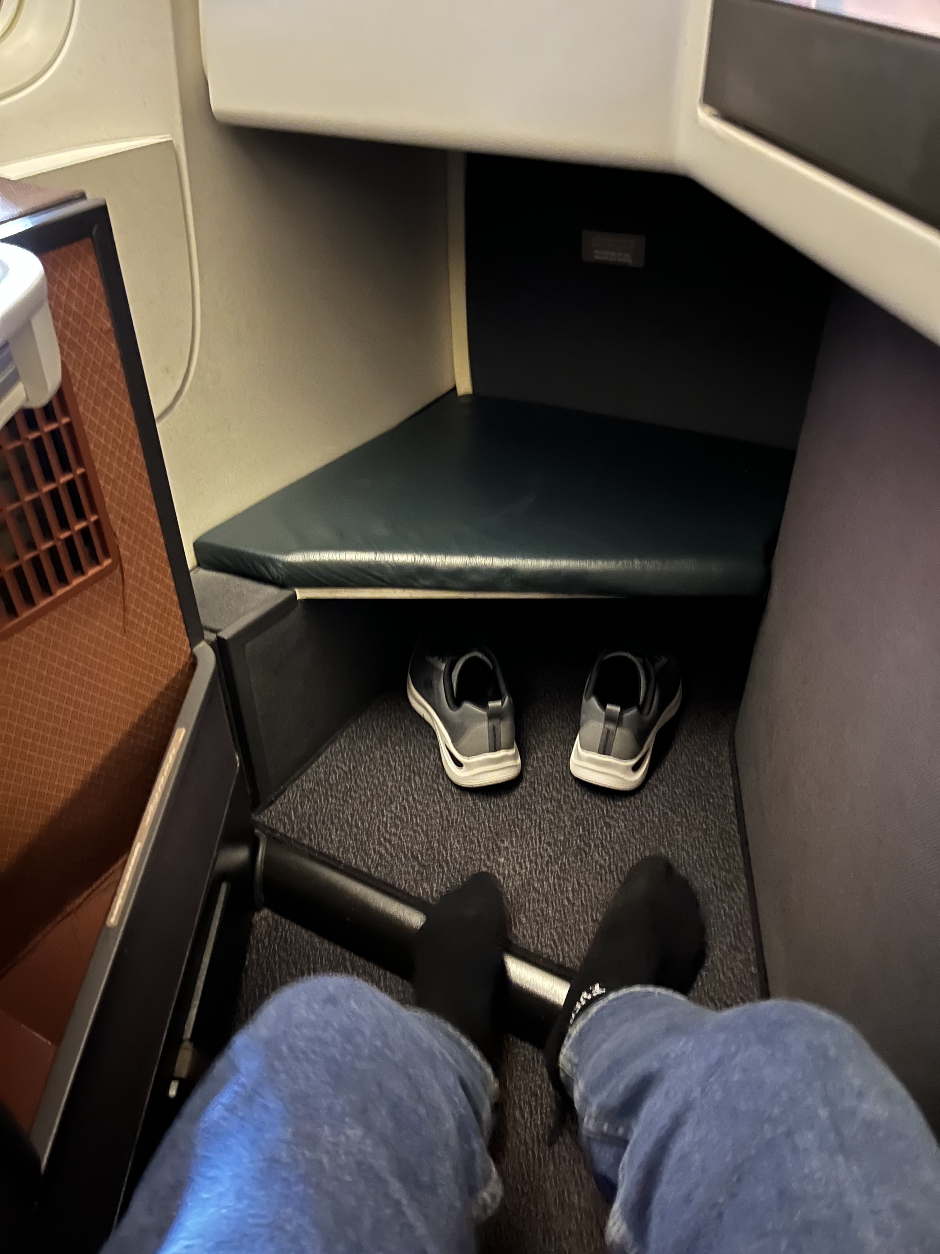 Neil Scrivener reviews Qatar Airways Doha to Male (Maldives) and back on QR672 and QR677 in Business Class. 