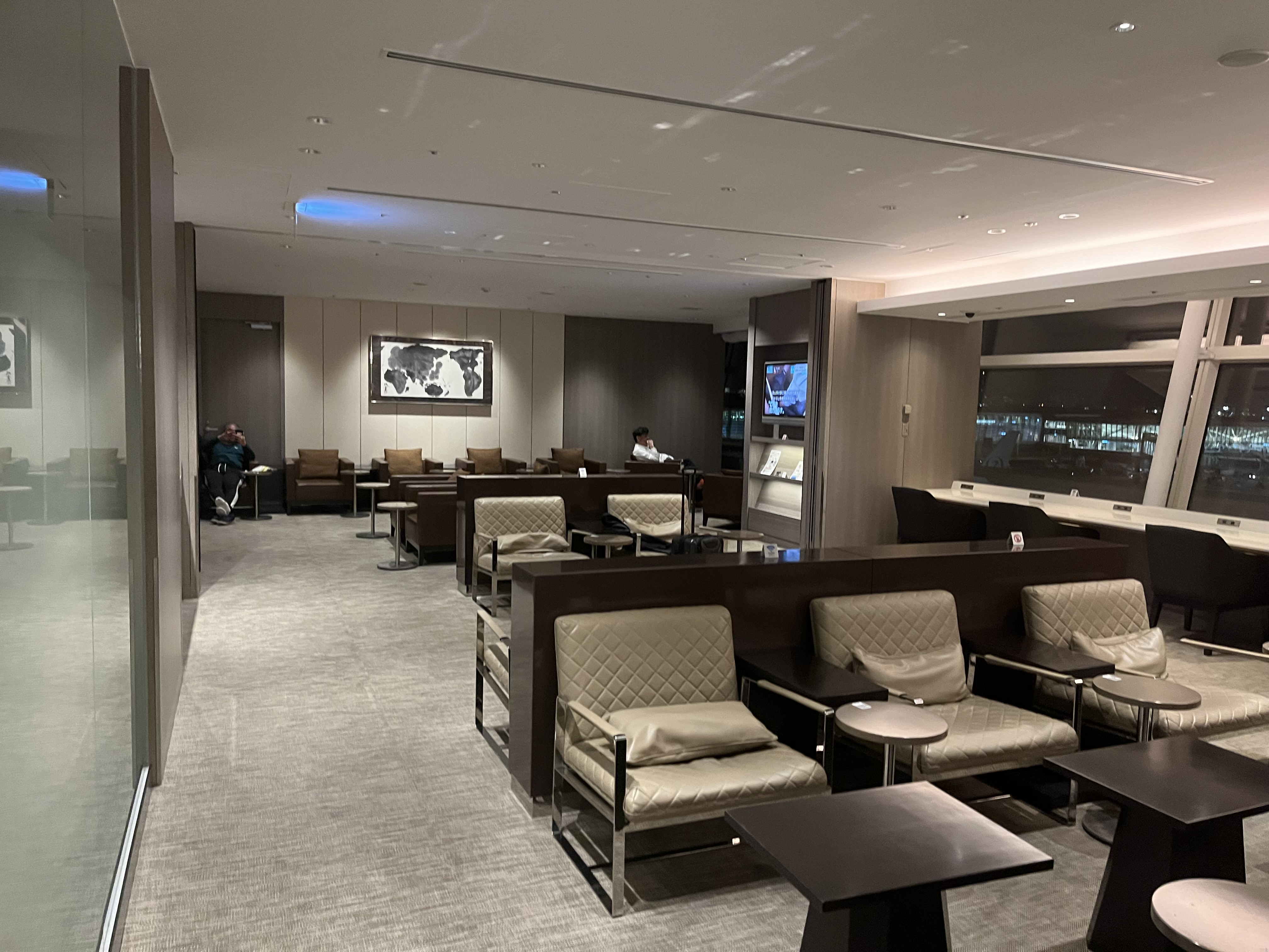 Neil Scrivener reviews the JAL First Lounge in Terminal 3 of Haneda's Tokyo Airport.