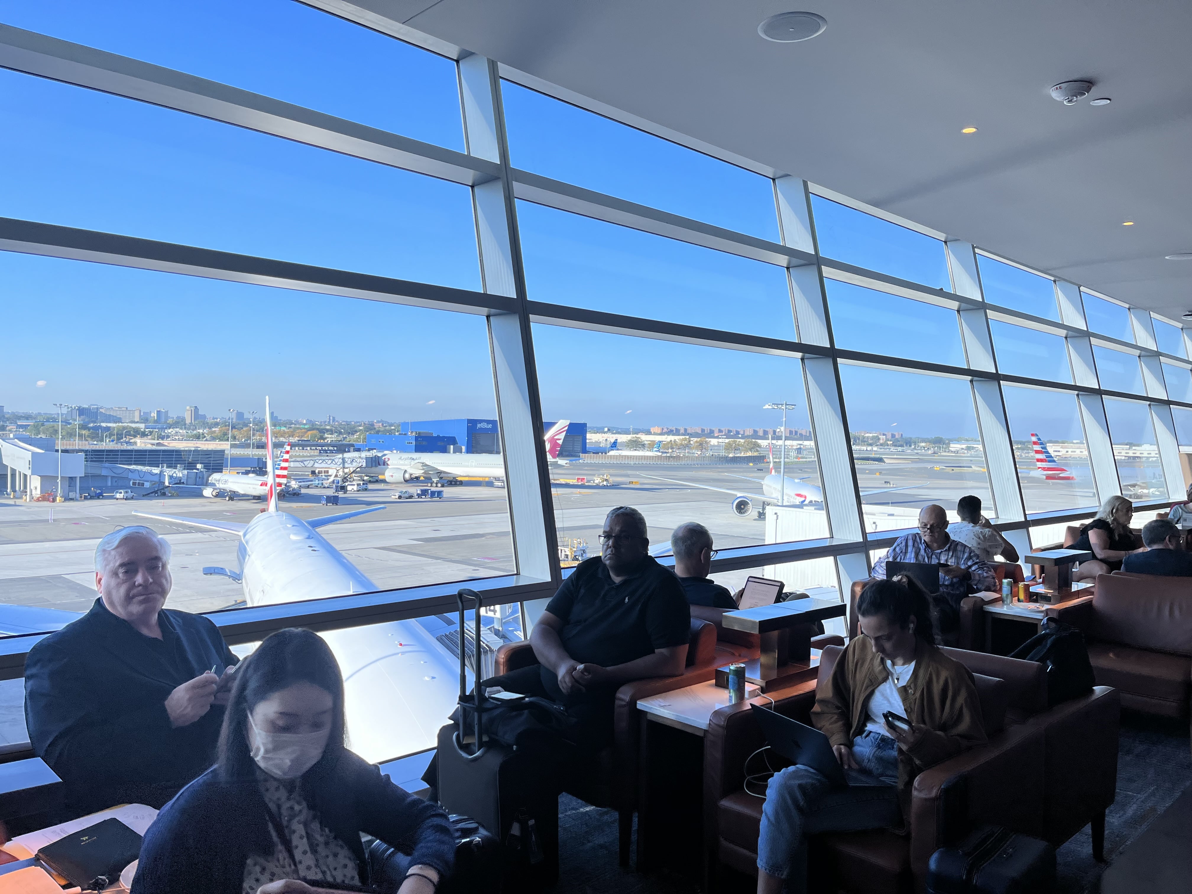 Neil Scrivener reviews the American Airlines/British Airways Soho Lounge in JFK's Terminal 8 - New York John F Kennedy Airport.