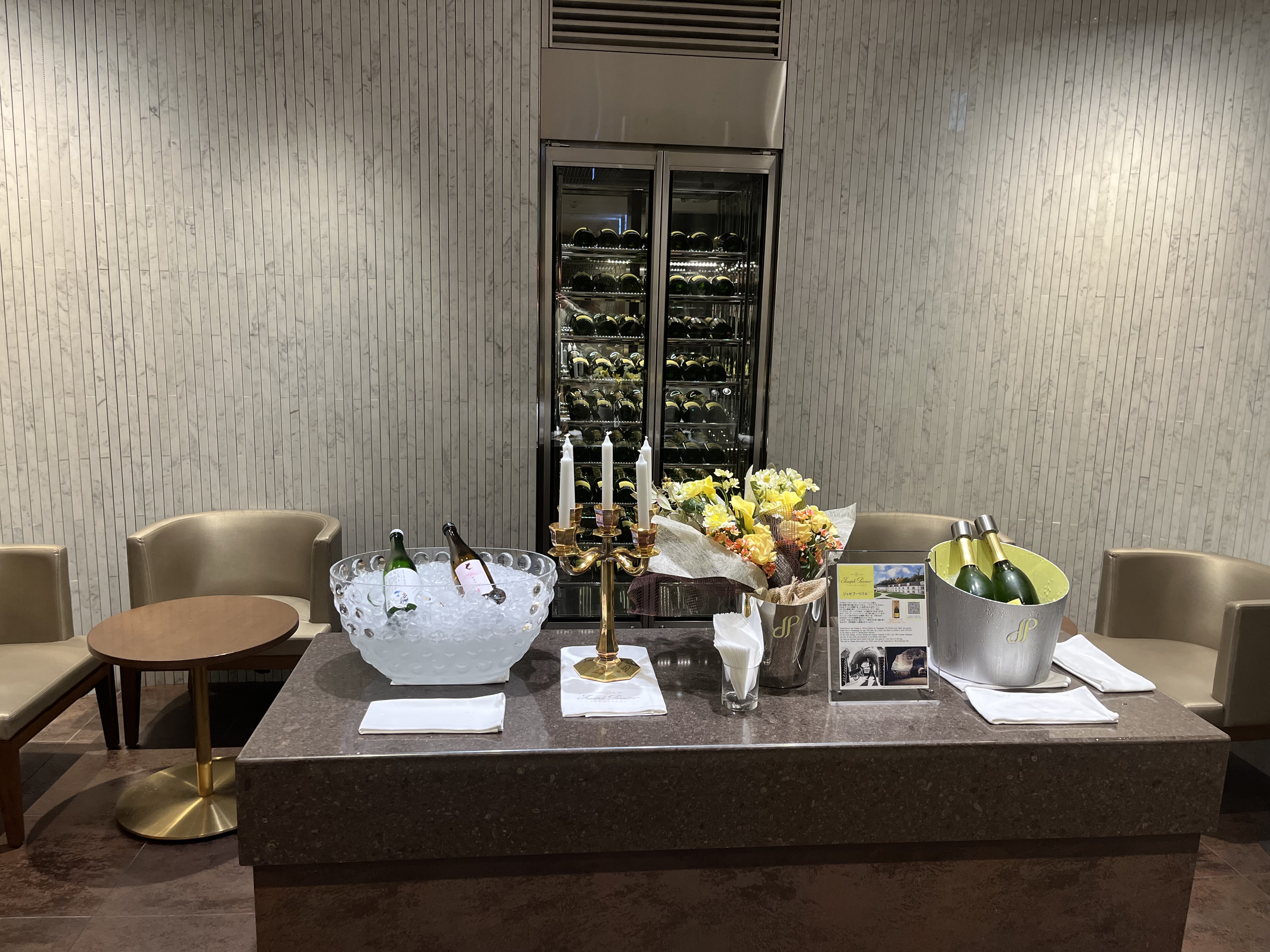 Neil Scrivener reviews the JAL First Lounge in Terminal 3 of Haneda's Tokyo Airport.