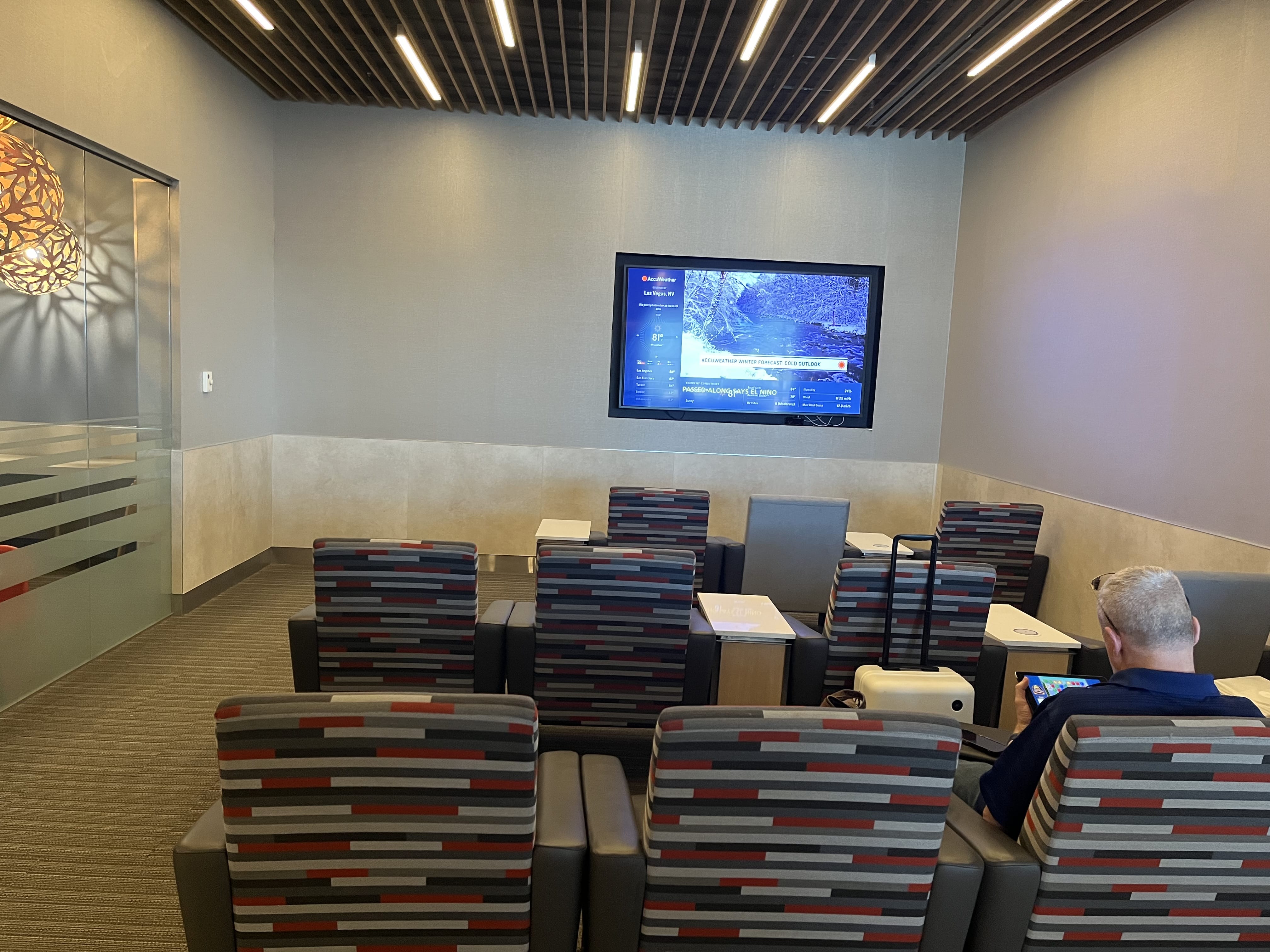 Neil Scrivener reviews The Greenwich Lounge in JFK's Terminal 8 (New York), available to those traveling Business Class.