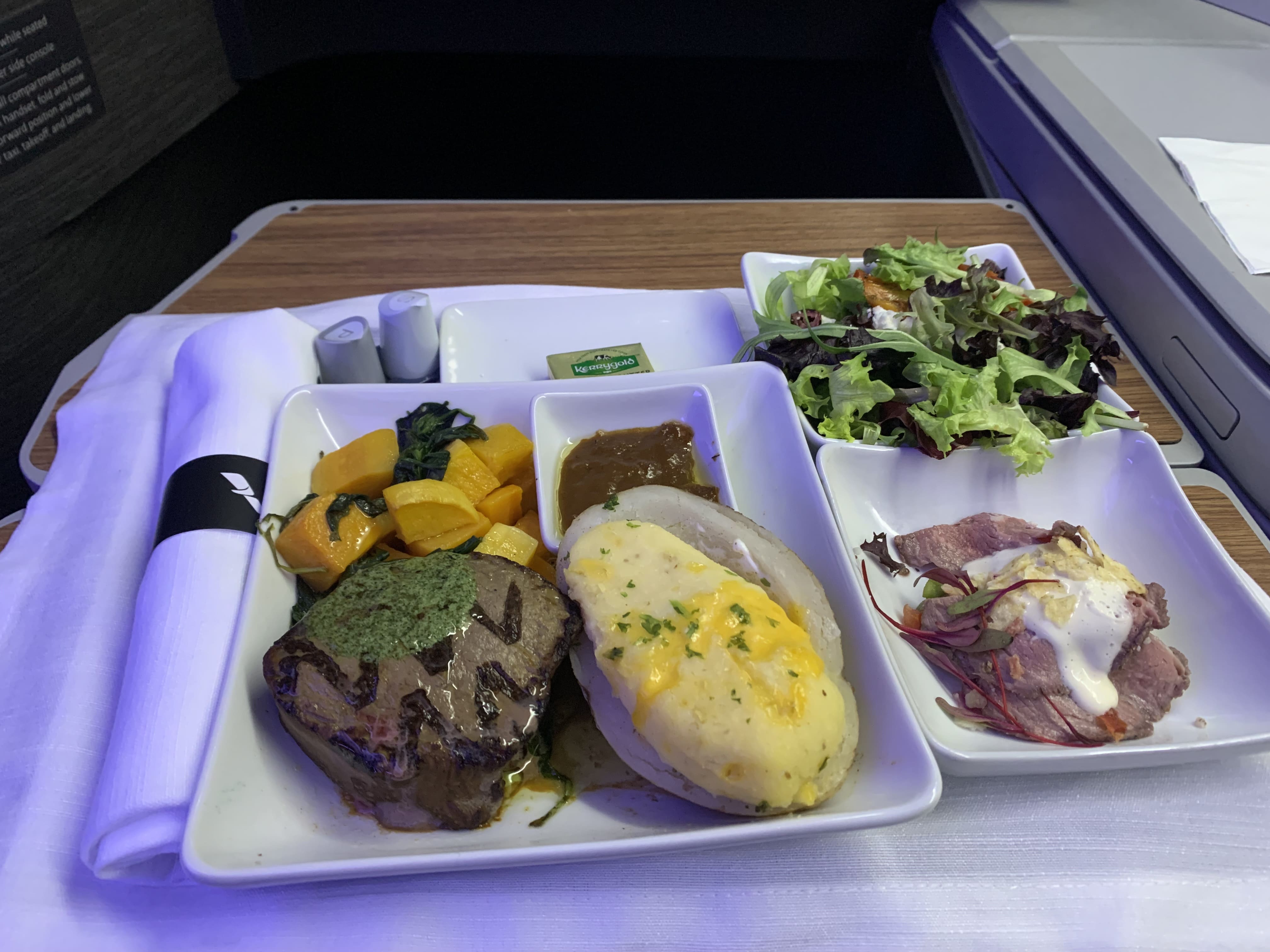 Neil Scrivener reviews American Airlines Flagship Business from Charlotte (NC) to London Heathrow on AA732 (CLT to LHR), on the Boeing 777-200.