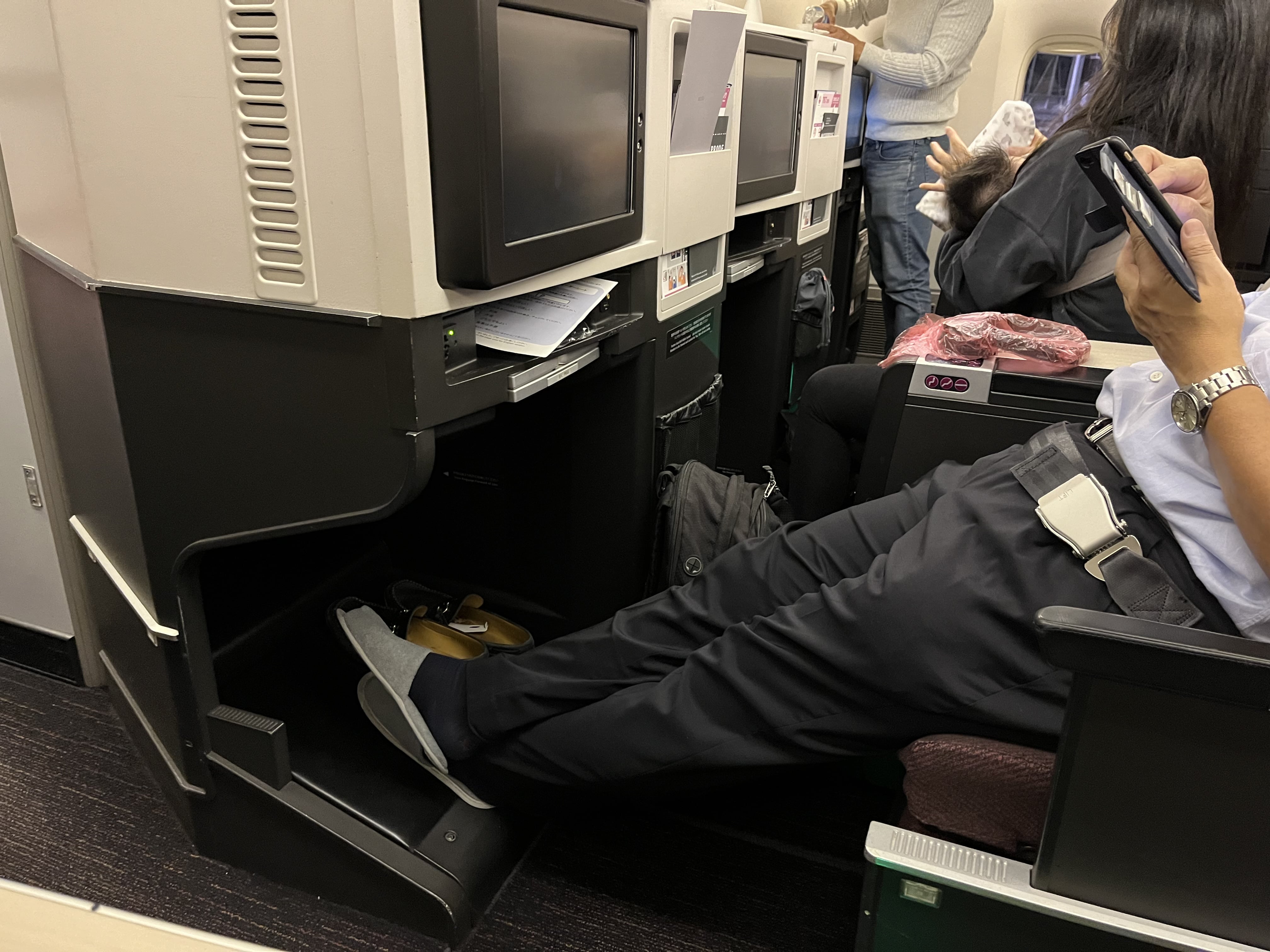 Neil Scrivener reviews Japan Airlines (JAL) flights JL35 and JL38 from Tokyo to Singapore and back on the Boeing 767-300ER in Business Class.
