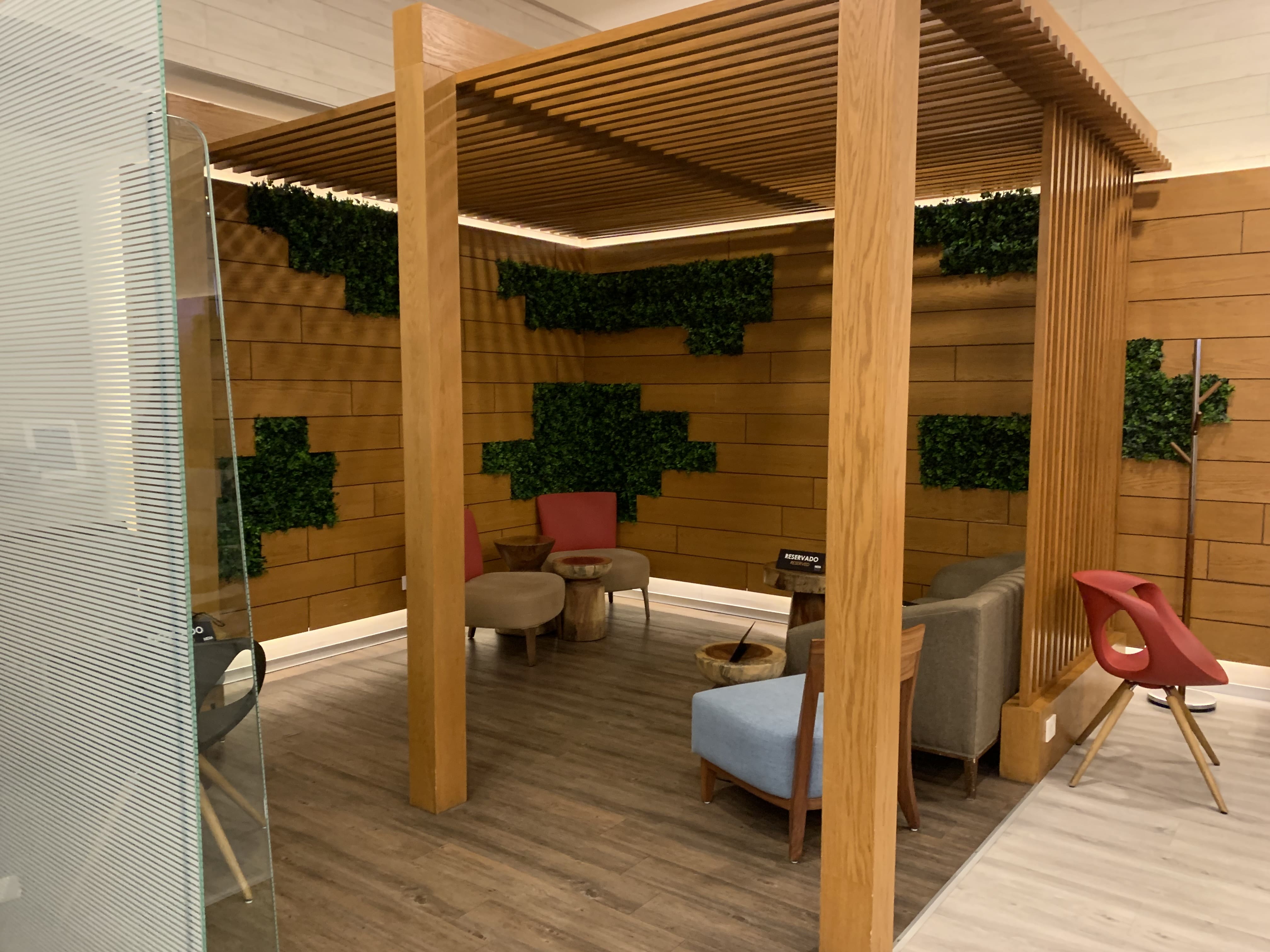 Neil Scrivener reviews the Mera VIP Lounge and Plaza Premium Lounge in Cancun International Airport in Mexico.