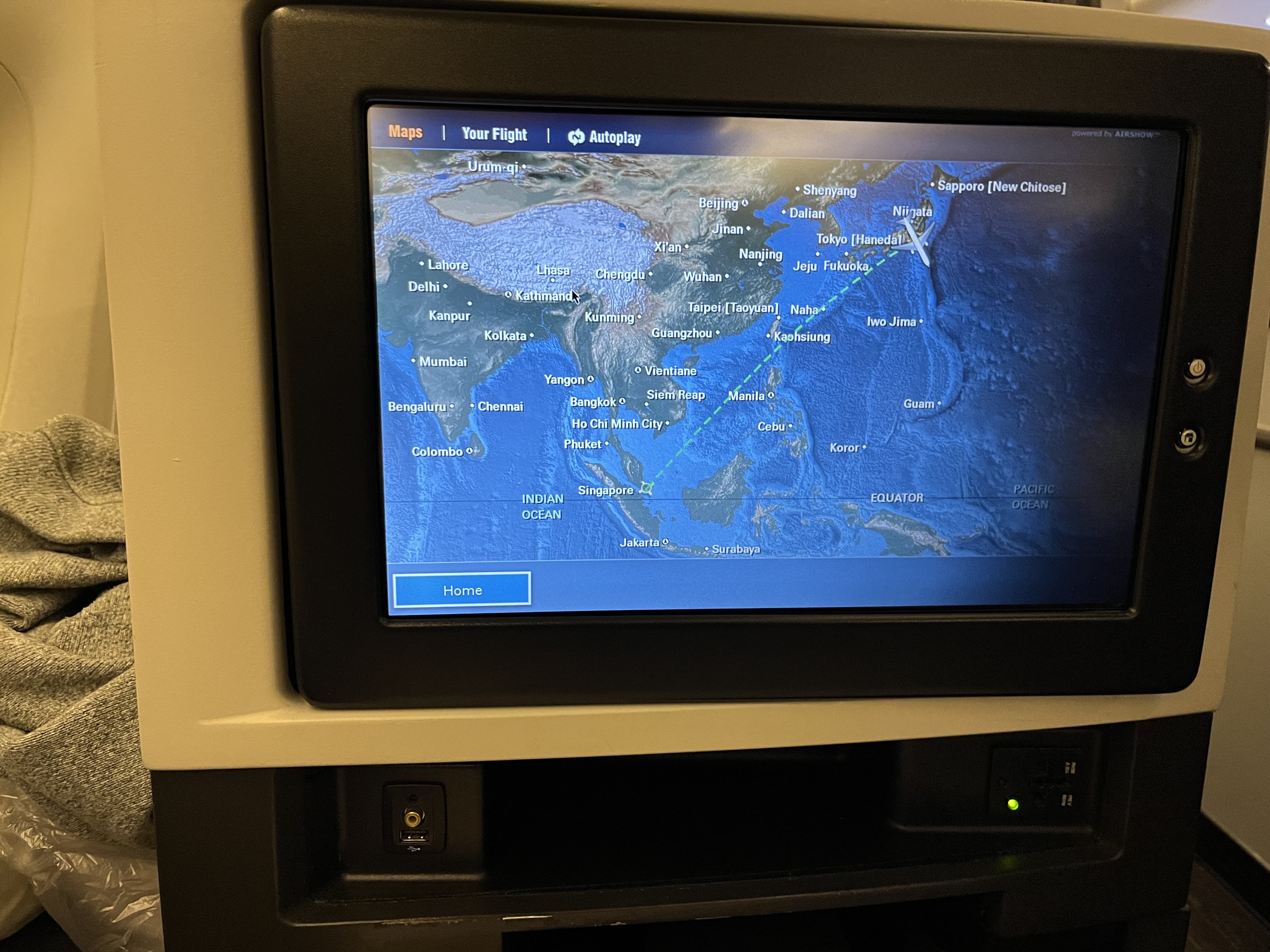 Neil Scrivener reviews Japan Airlines (JAL) flights JL35 and JL38 from Tokyo to Singapore and back on the Boeing 767-300ER in Business Class.