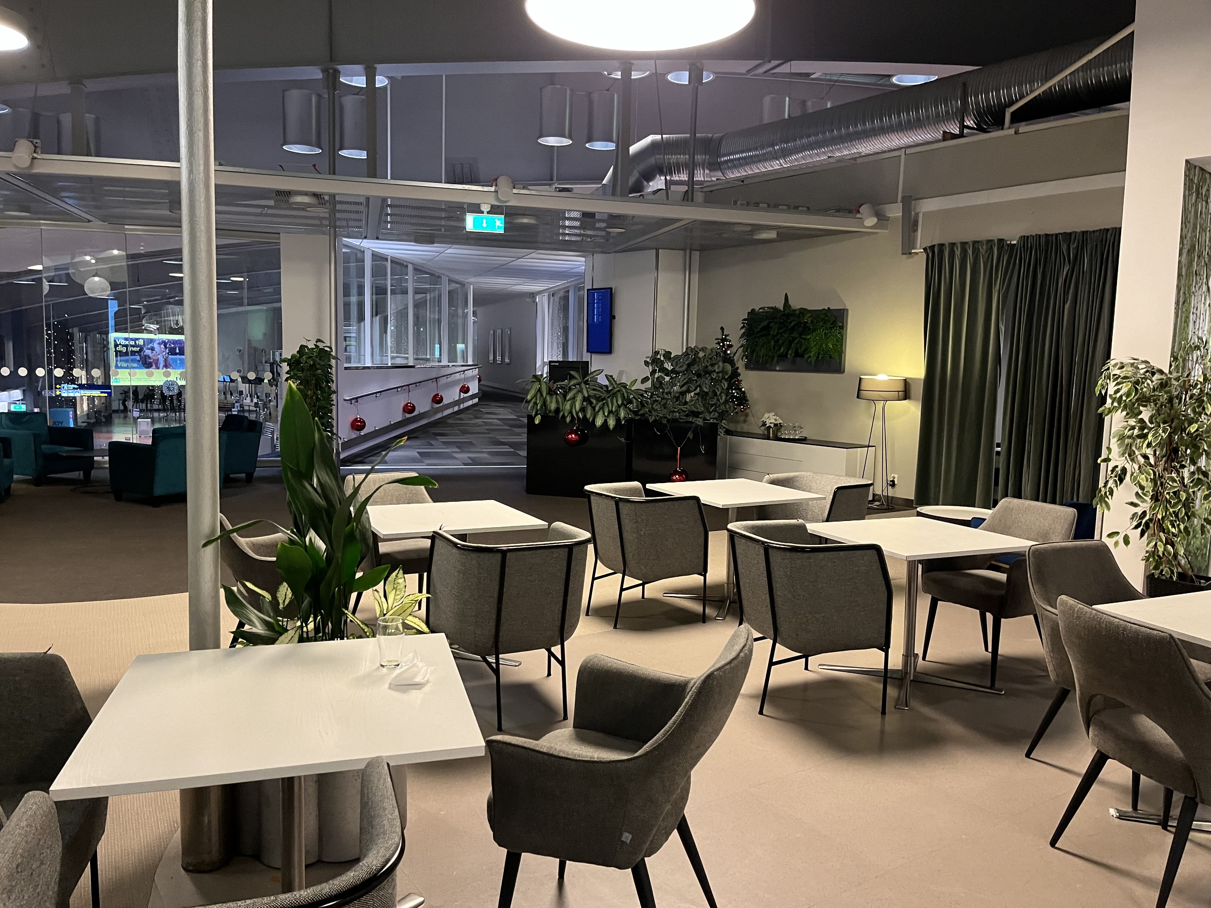 Neil Scrivener reviews the Pearl Lounge in Arlanda Airport's Terminal 5, accessed by flying Business Class and Priority Pass members.