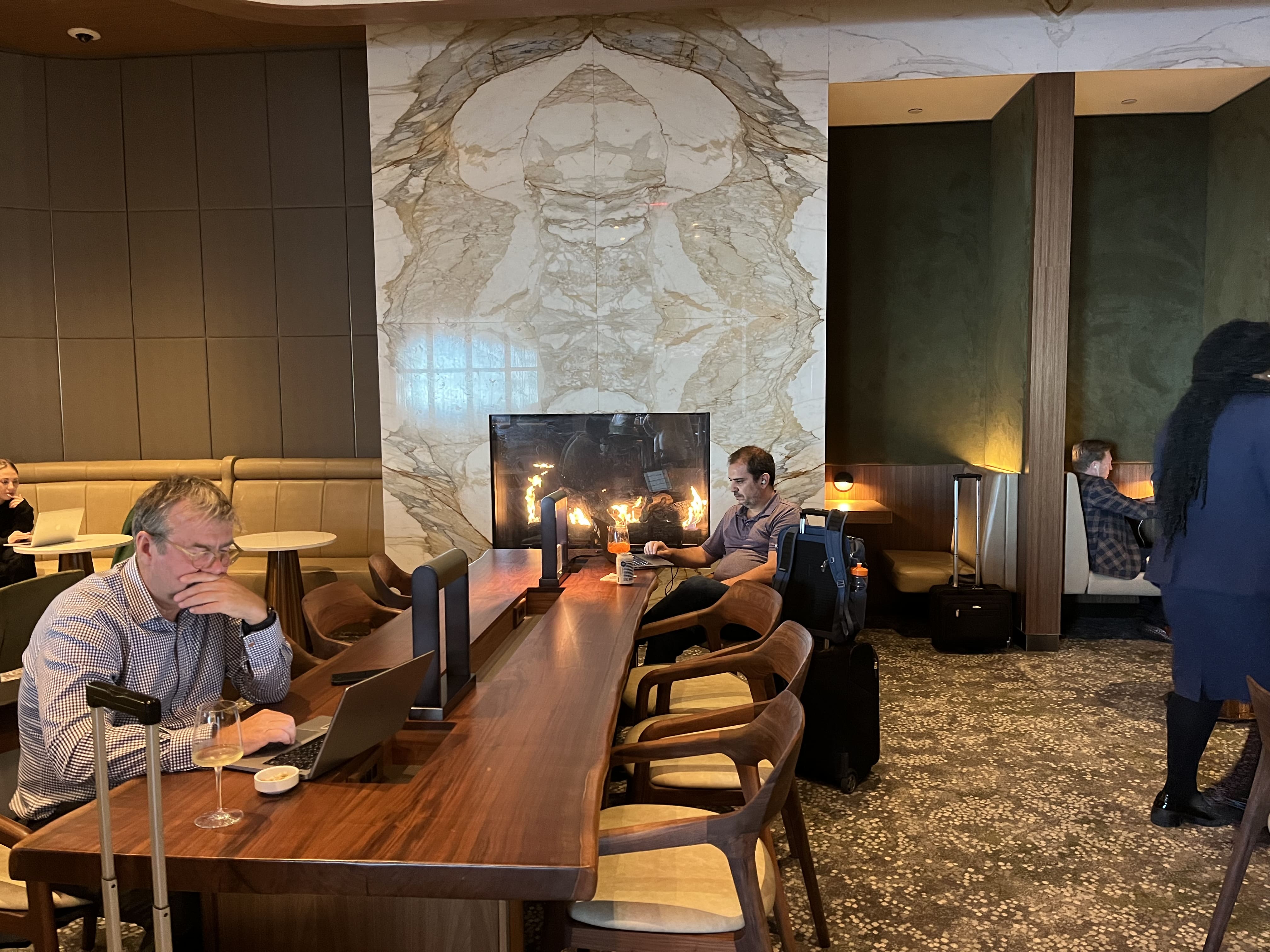 Neil Scrivener reviews the American Airlines/British Airways Soho Lounge in JFK's Terminal 8 - New York John F Kennedy Airport.