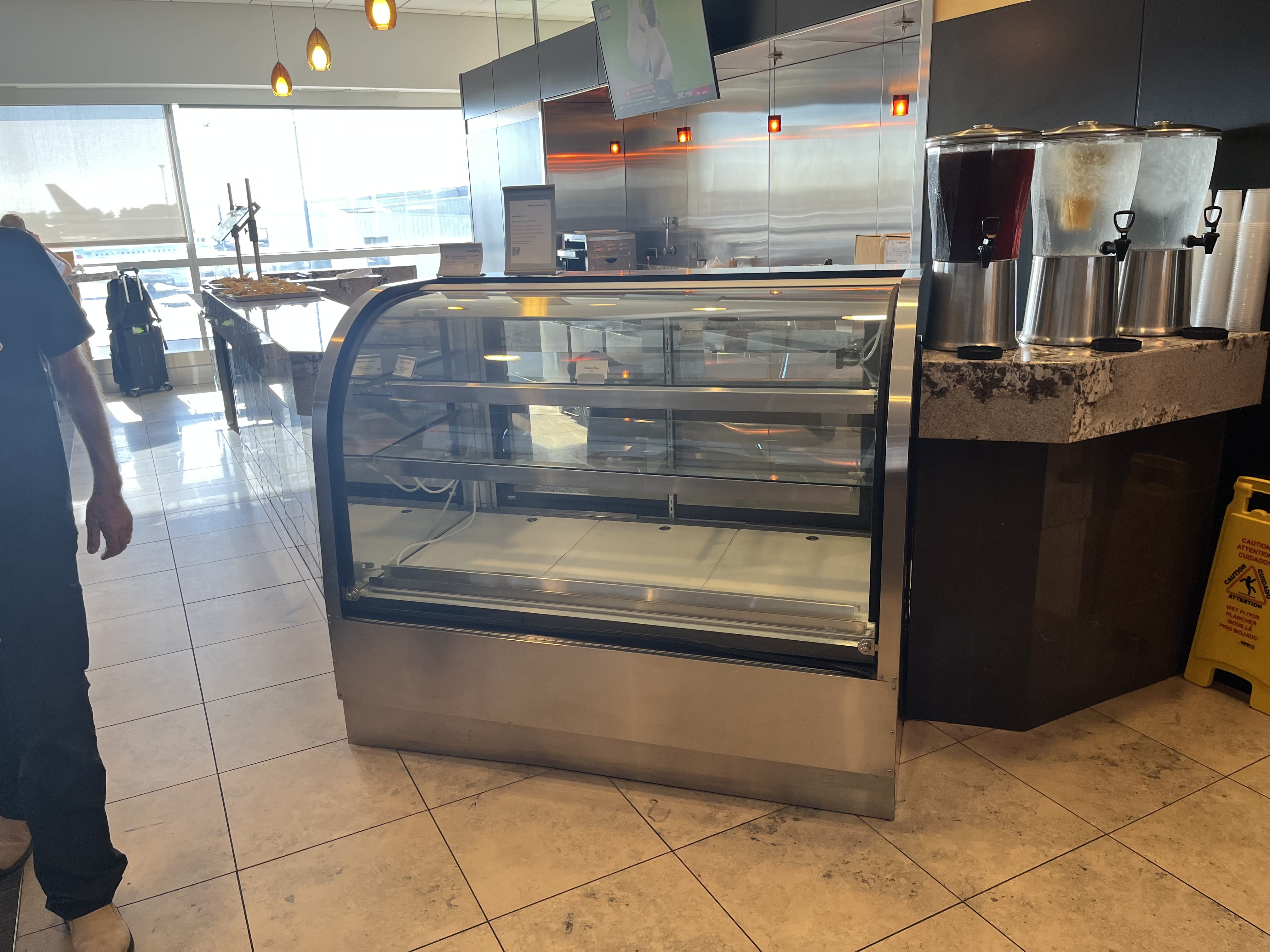 Neil Scrivener reviews the American Airlines Admirals Club JFK's Terminal 8. John F Kennedy Airport, New York - open to OneWorld members.