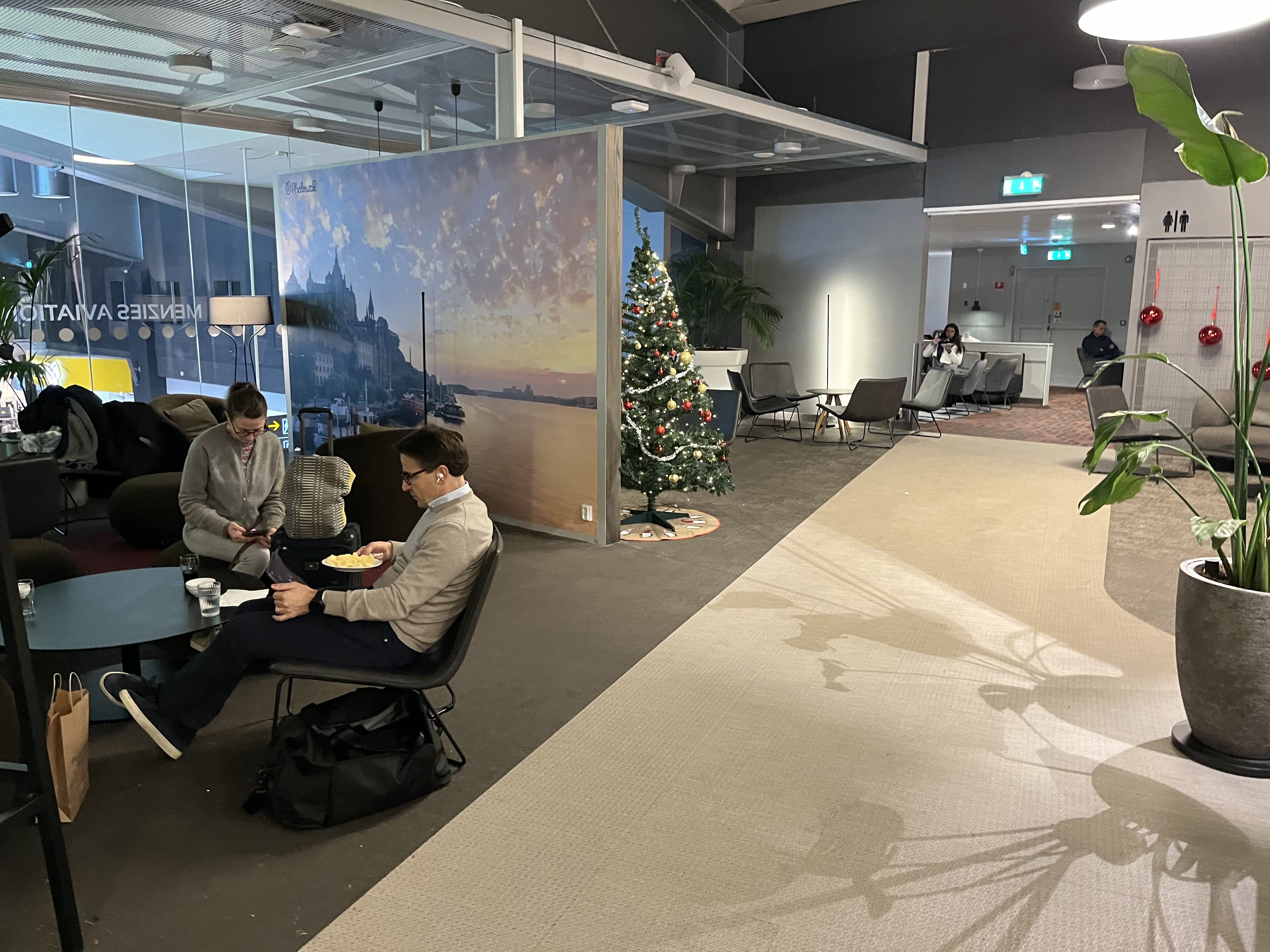 Neil Scrivener reviews the Pearl Lounge in Arlanda Airport's Terminal 5, accessed by flying Business Class and Priority Pass members.