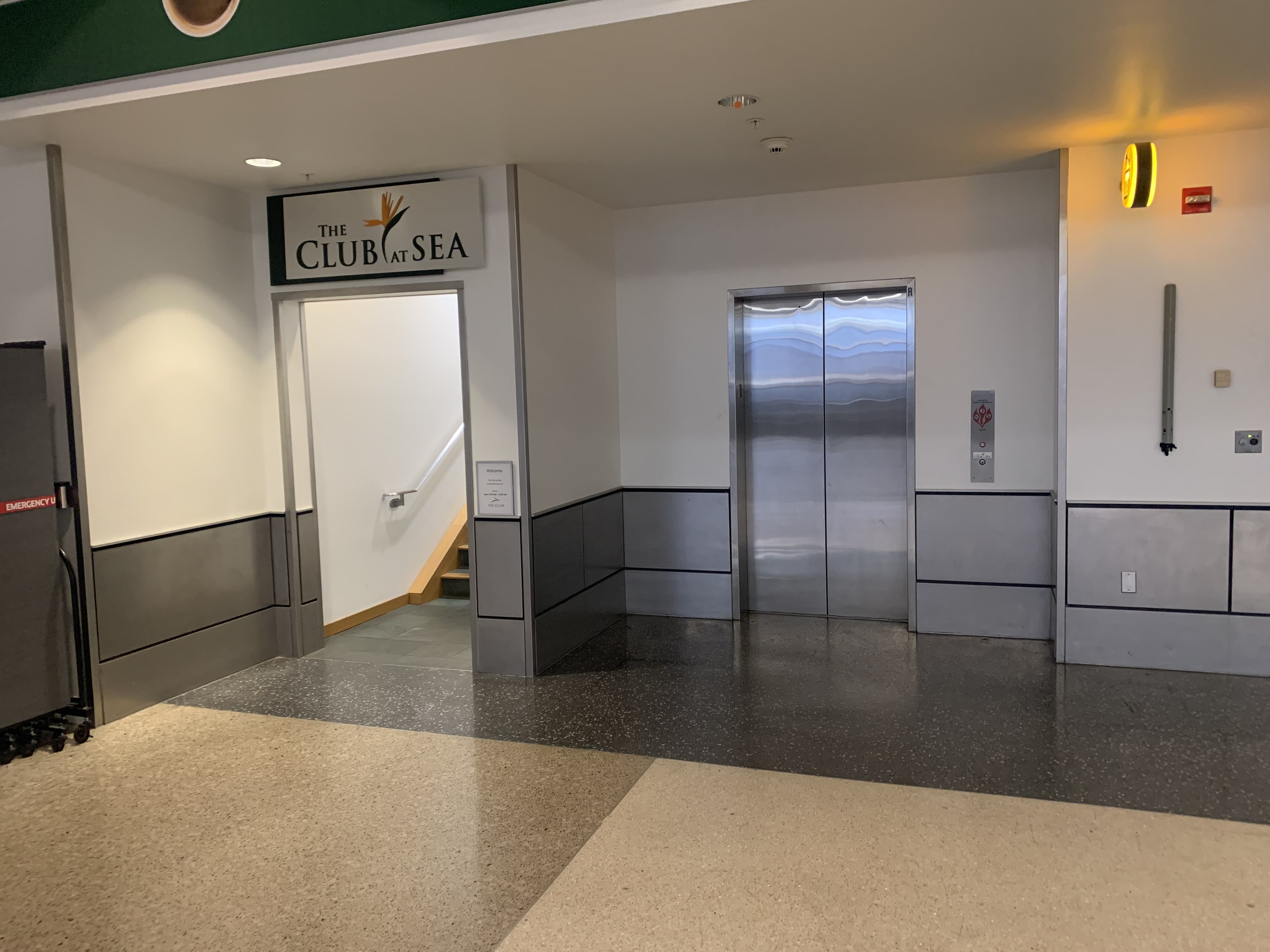 Neil Scrivener reviews The Club lounge in Seattle's A-Gates, accessed via Priority Pass.