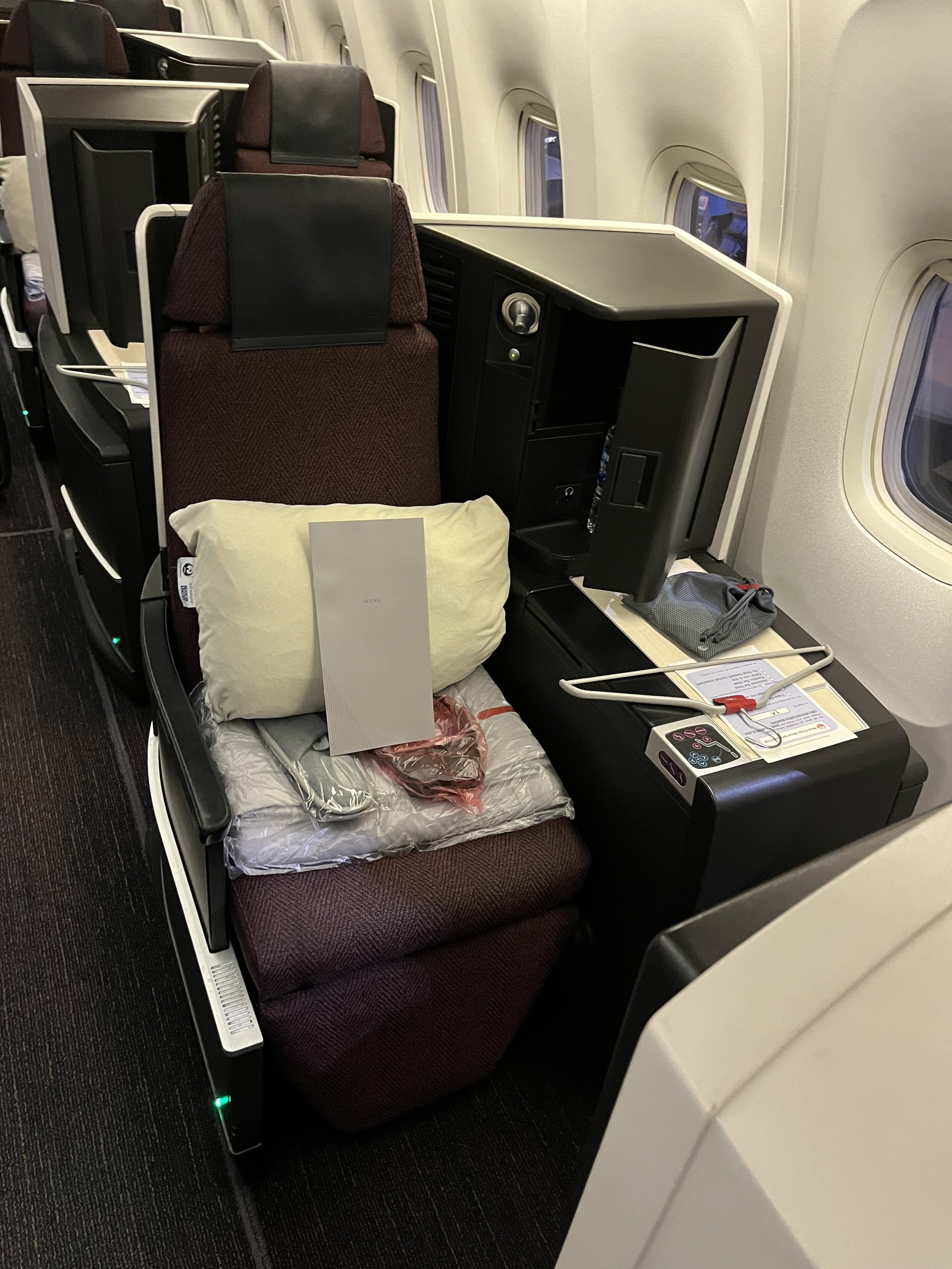 Neil Scrivener reviews Japan Airlines (JAL) flights JL35 and JL38 from Tokyo to Singapore and back on the Boeing 767-300ER in Business Class.