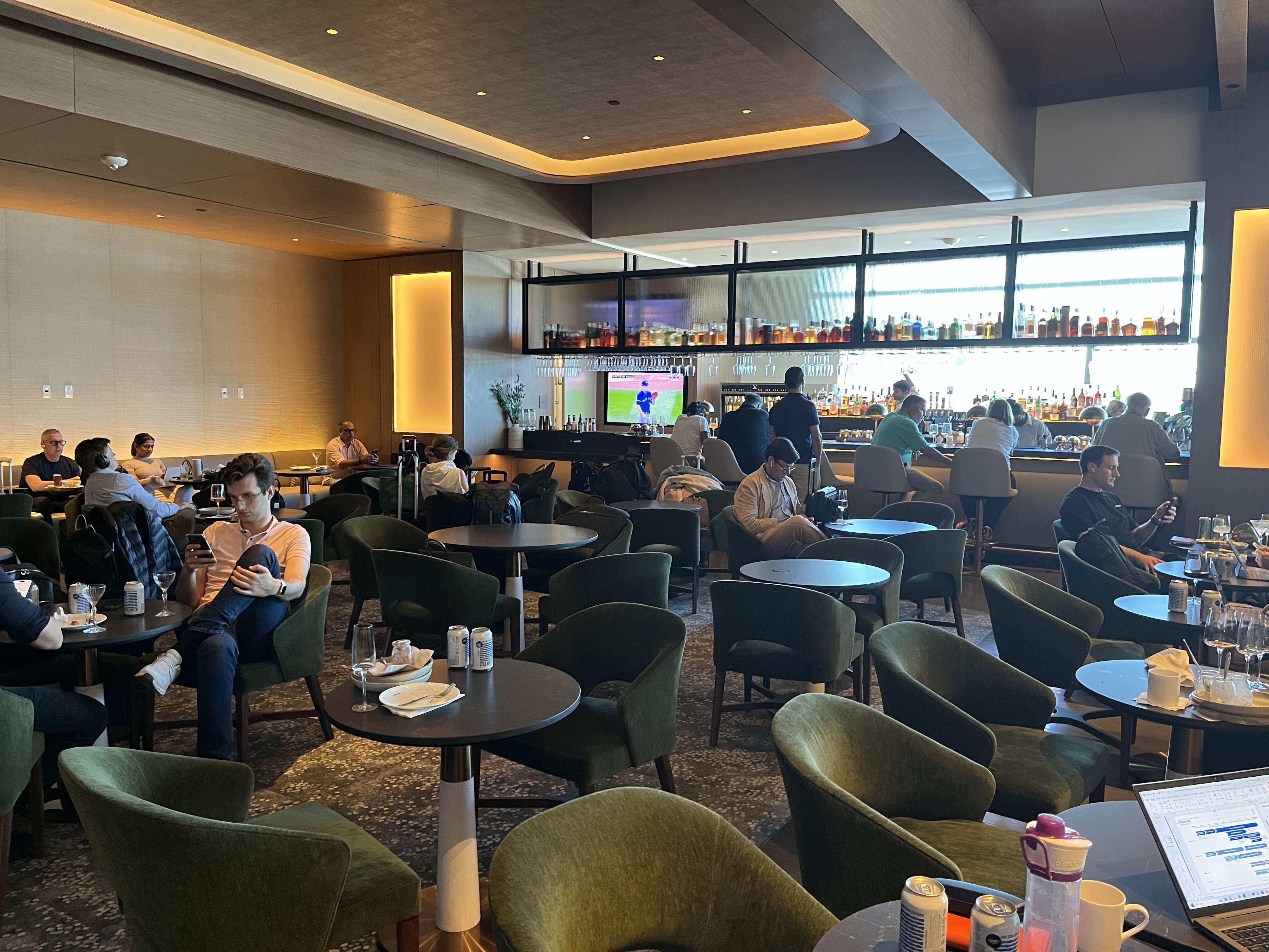 Neil Scrivener reviews the American Airlines/British Airways Soho Lounge in JFK's Terminal 8 - New York John F Kennedy Airport.