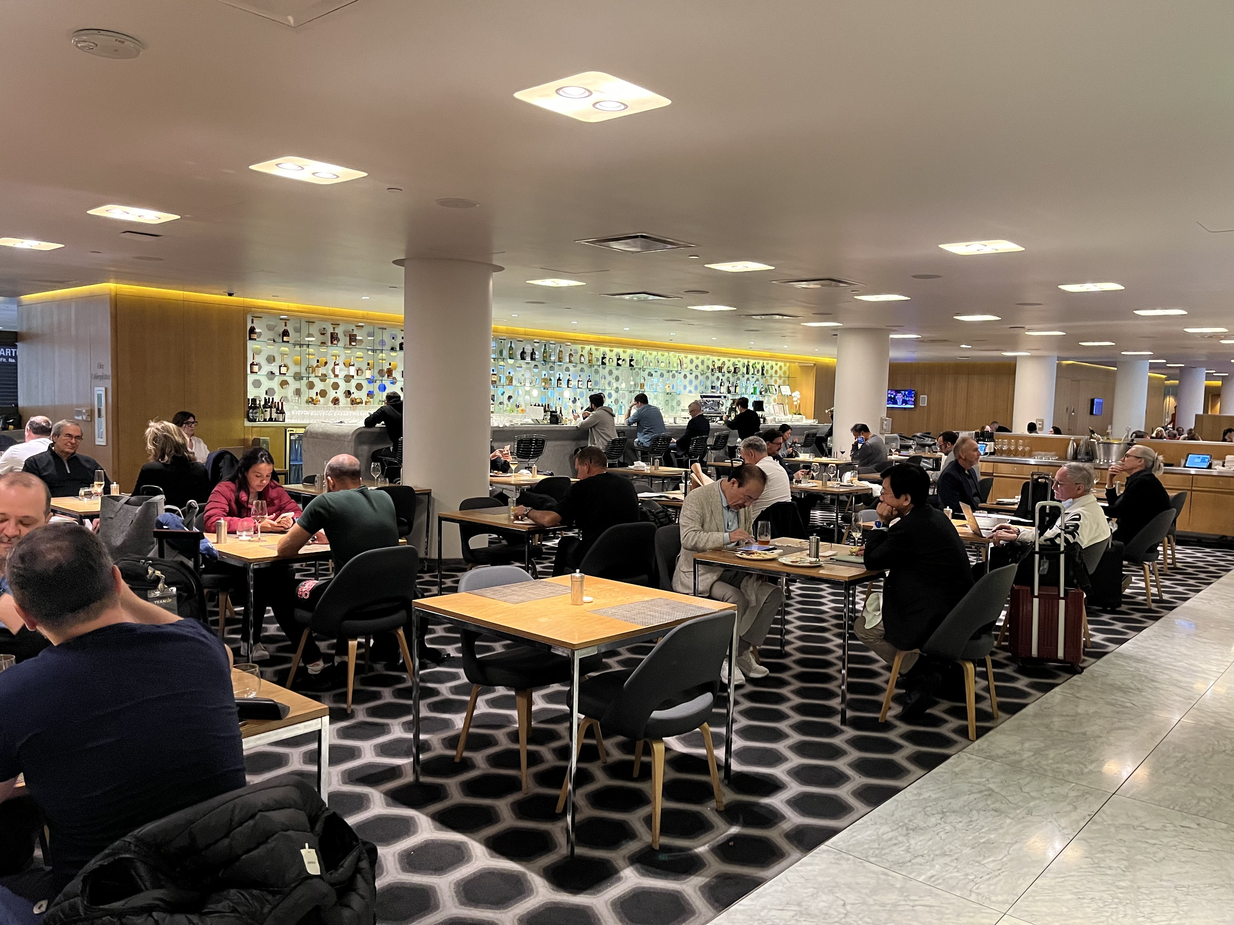 Neil Scrivener reviews the Qantas First Lounge at LAX's Terminal B. Los Angeles International Airport, Tom Bradley Terminal.