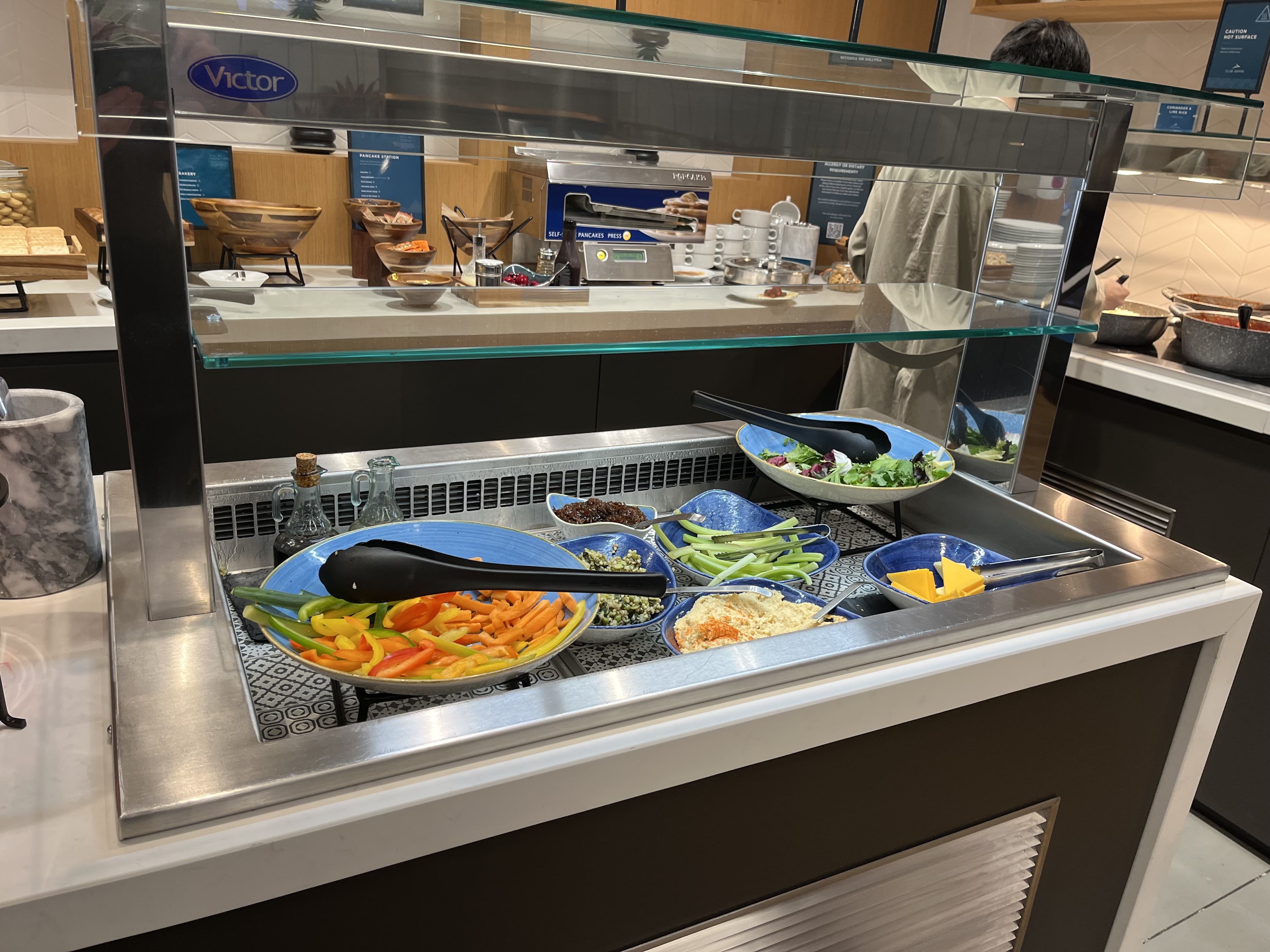 Neil Scrivener reviews the Aspire Club airport lounge in Gatwick's South Terminal. Available to Priority Pass and American Express Platinum Card holders.