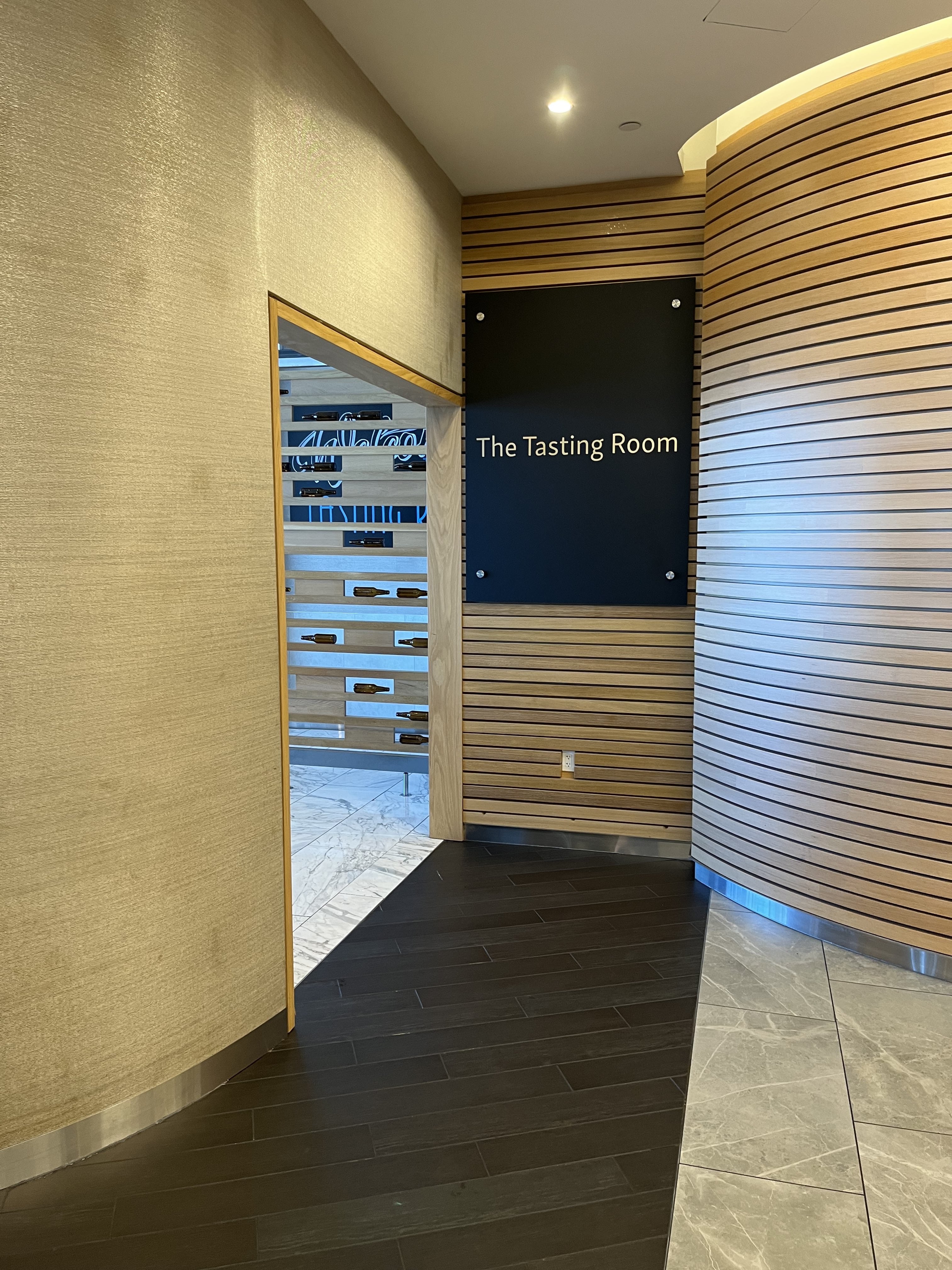 Neil Scrivener reviews The Greenwich Lounge in JFK's Terminal 8 (New York), available to those traveling Business Class.