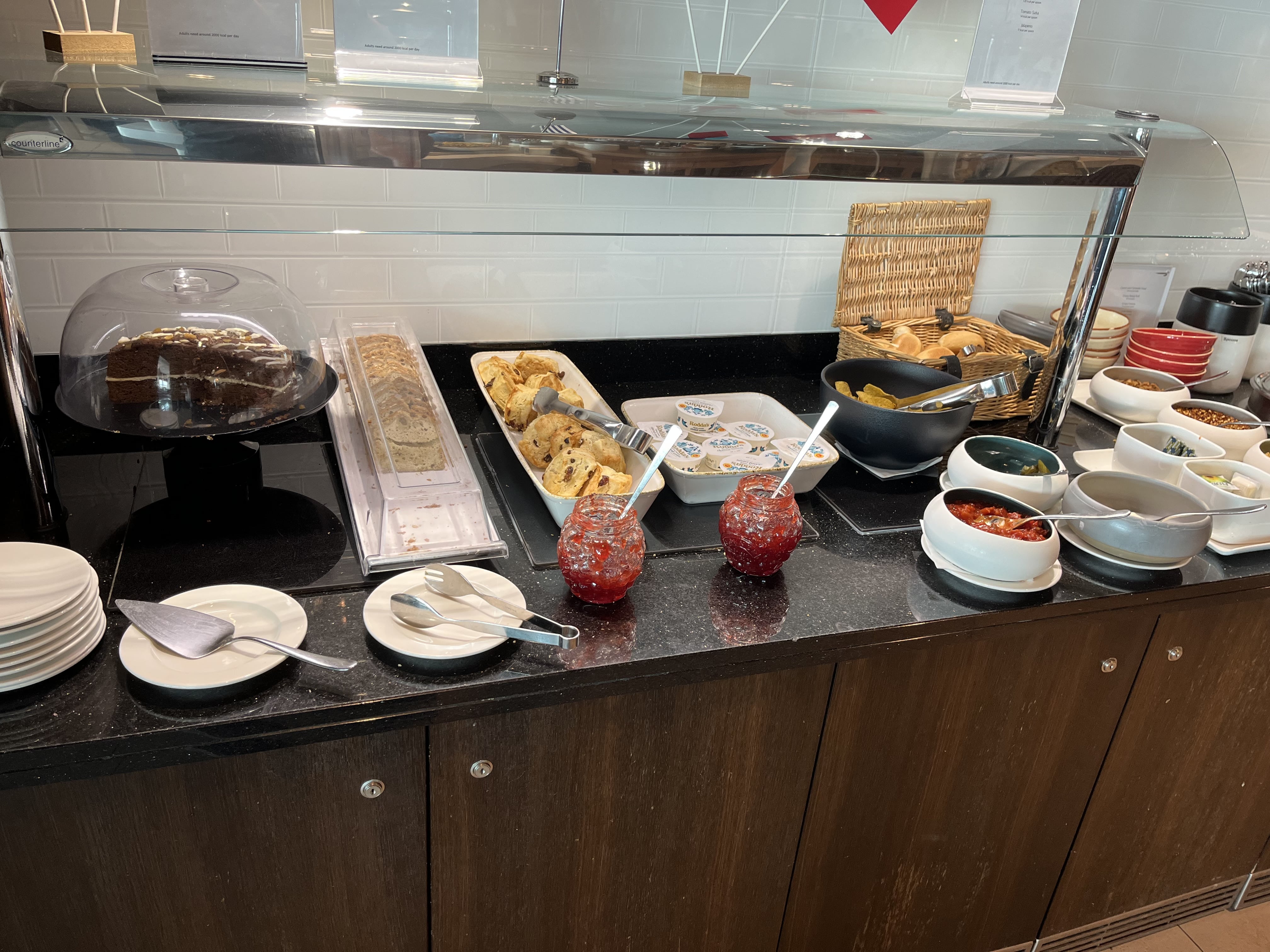 Neil Scrivener reviews the British Airways First and Business Class at Gatwick Airport's South Terminal - available to Club World and OneWorld passengers.