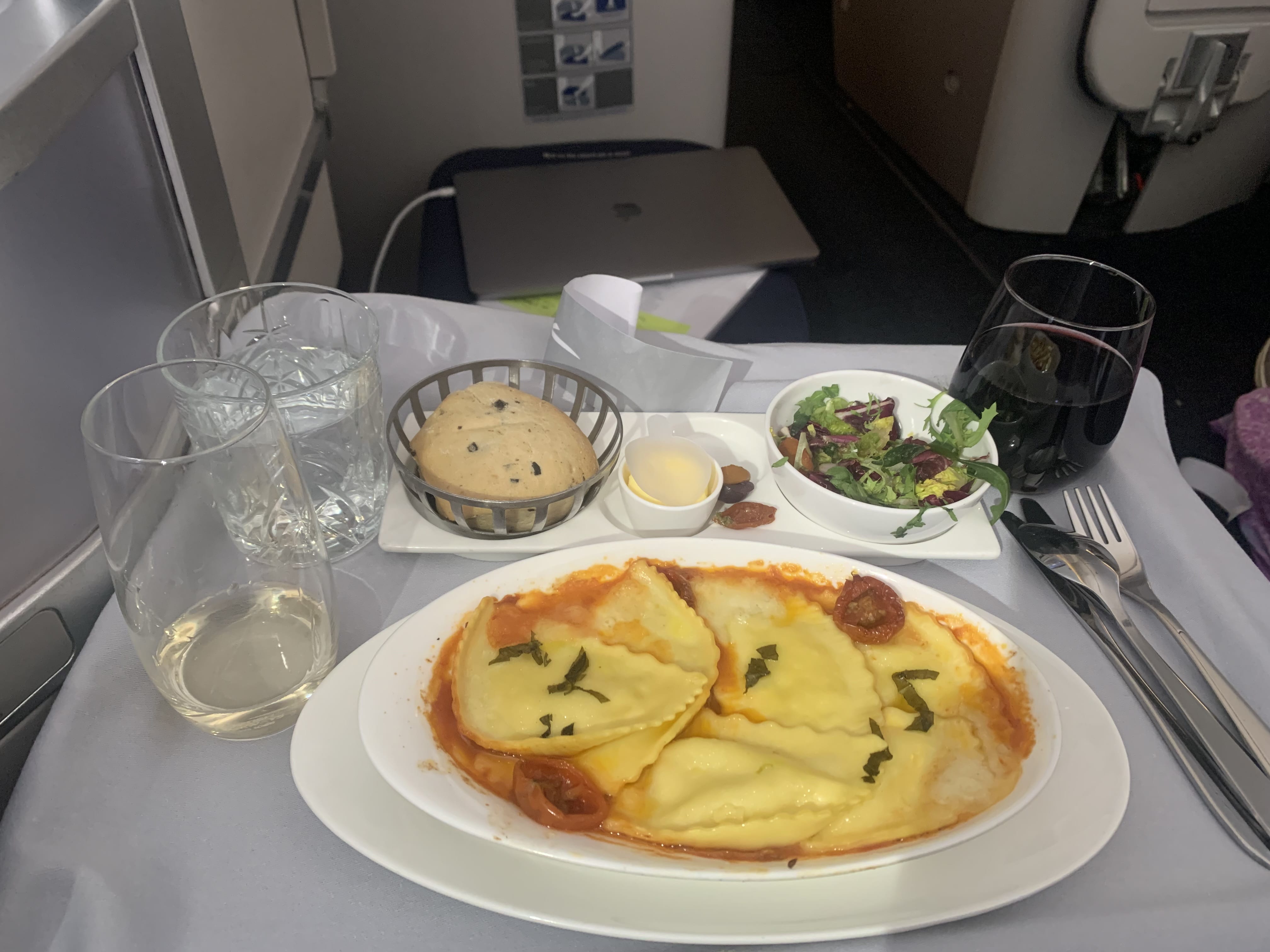 Neil Scrivener reviews British Airways Club World (Business Class) on BA67 from Heathrow to Philadelphia on the Boeing 777-300.