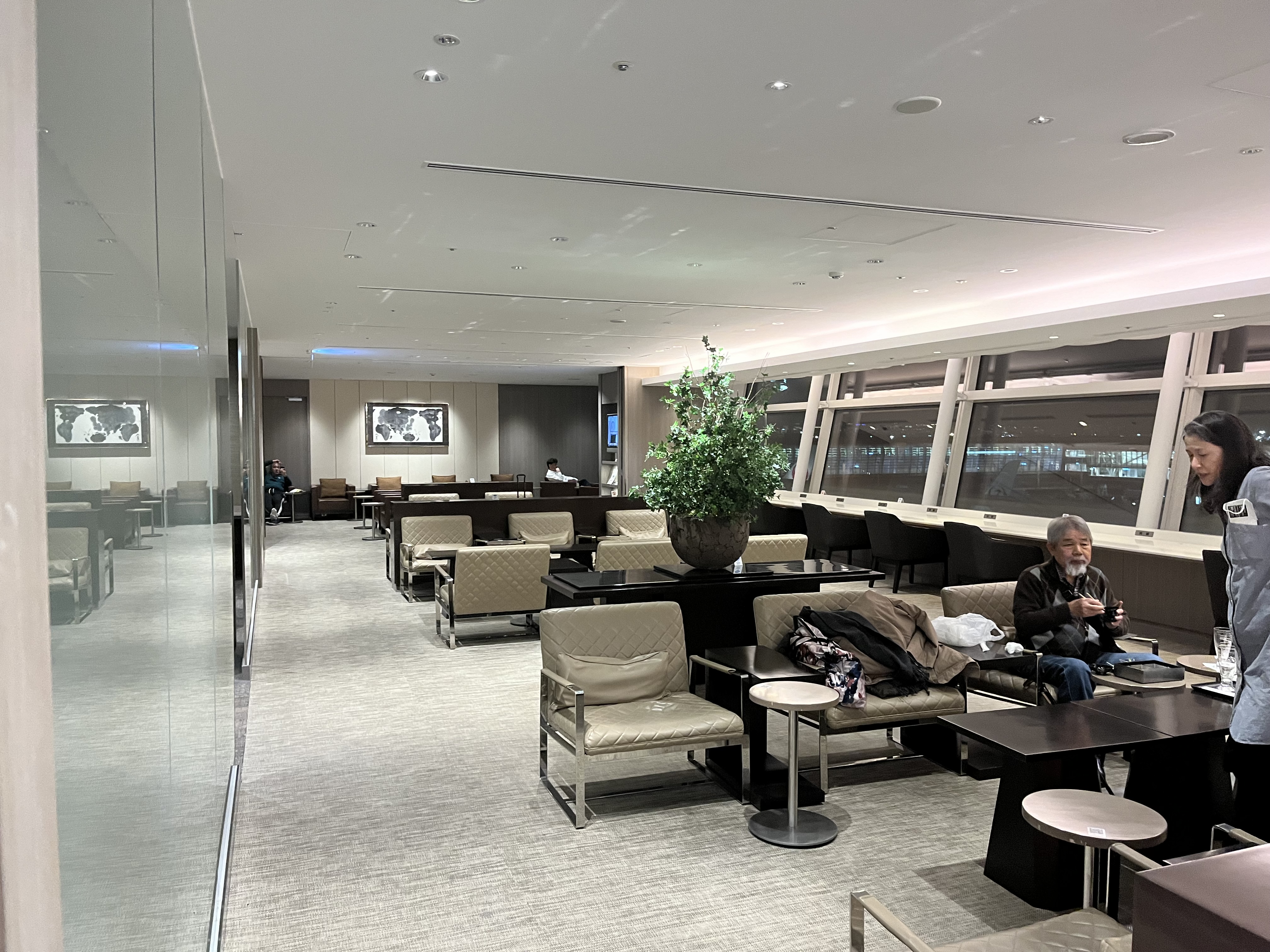 Neil Scrivener reviews the JAL First Lounge in Terminal 3 of Haneda's Tokyo Airport.