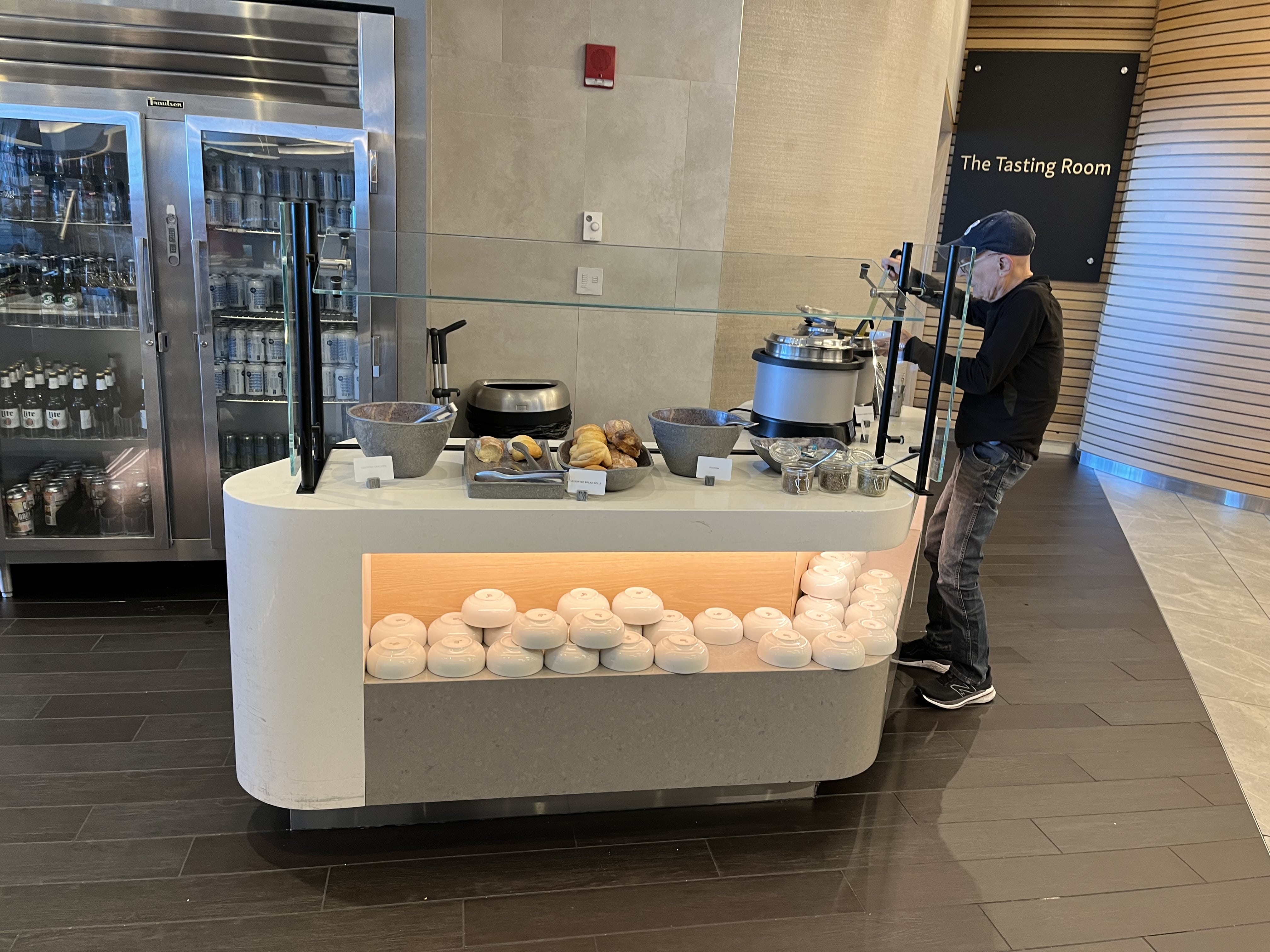 Neil Scrivener reviews The Greenwich Lounge in JFK's Terminal 8 (New York), available to those traveling Business Class.