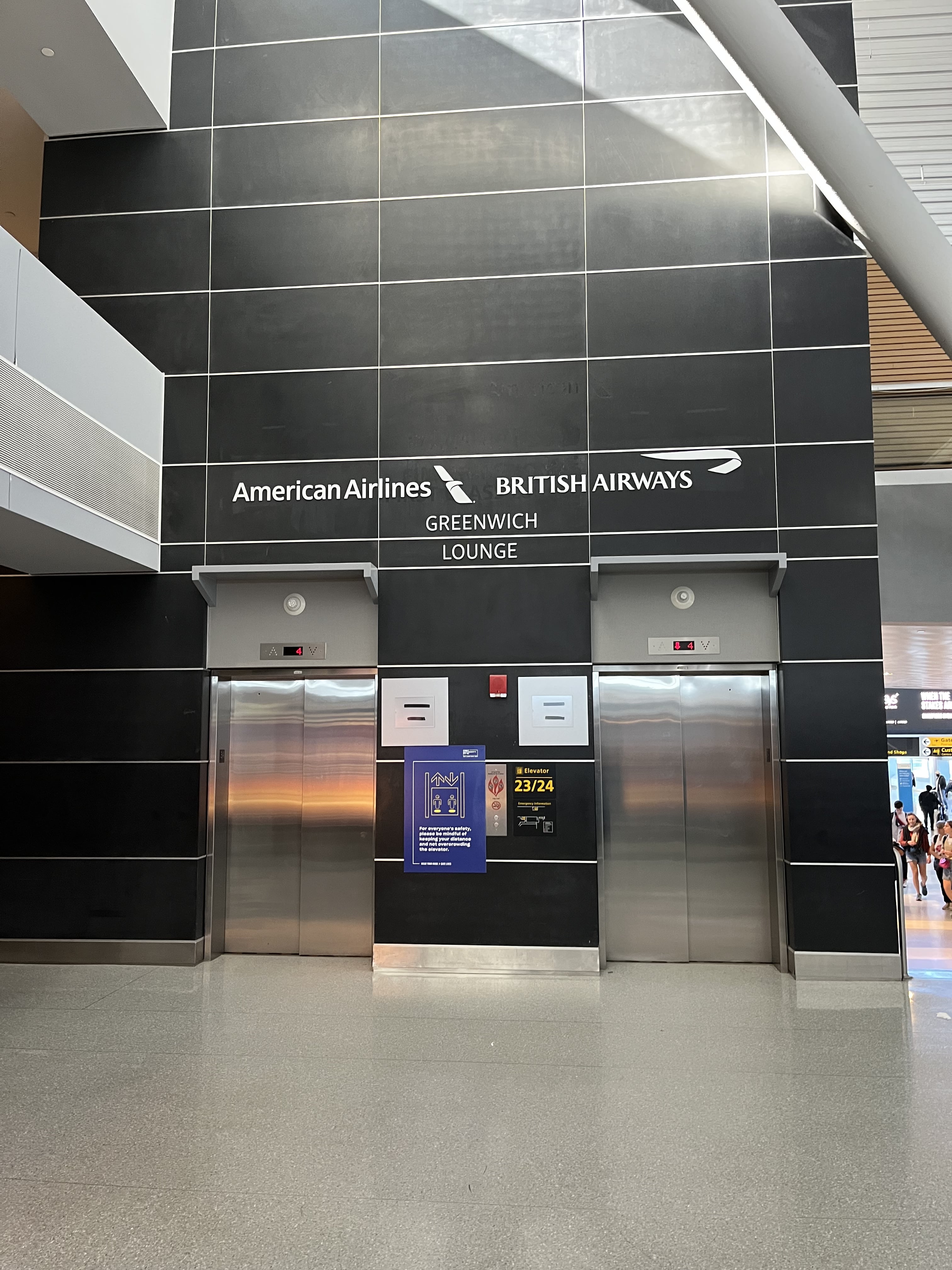 Neil Scrivener reviews The Greenwich Lounge in JFK's Terminal 8 (New York), available to those traveling Business Class.