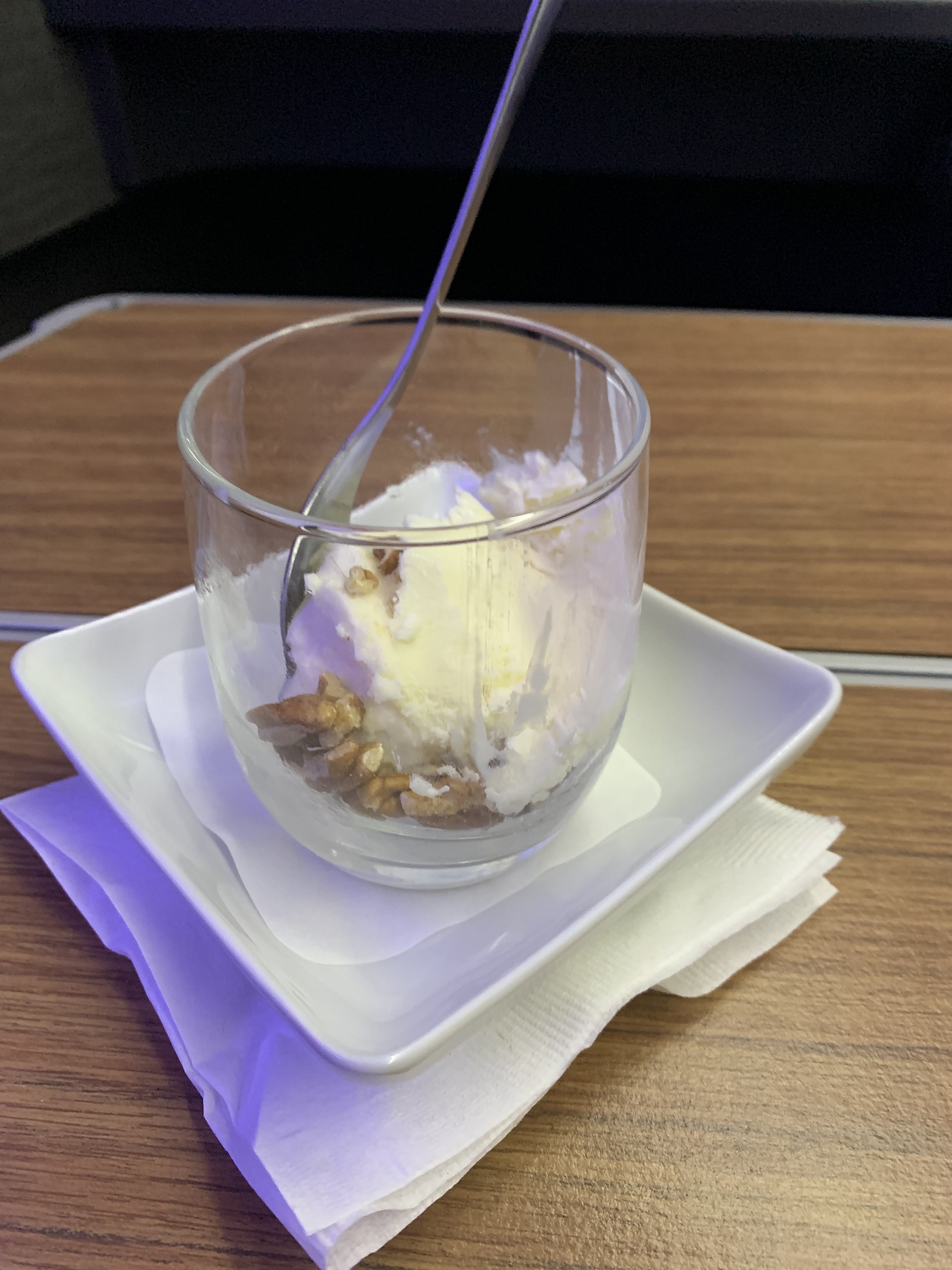 Neil Scrivener reviews American Airlines Flagship Business from Charlotte (NC) to London Heathrow on AA732 (CLT to LHR), on the Boeing 777-200.