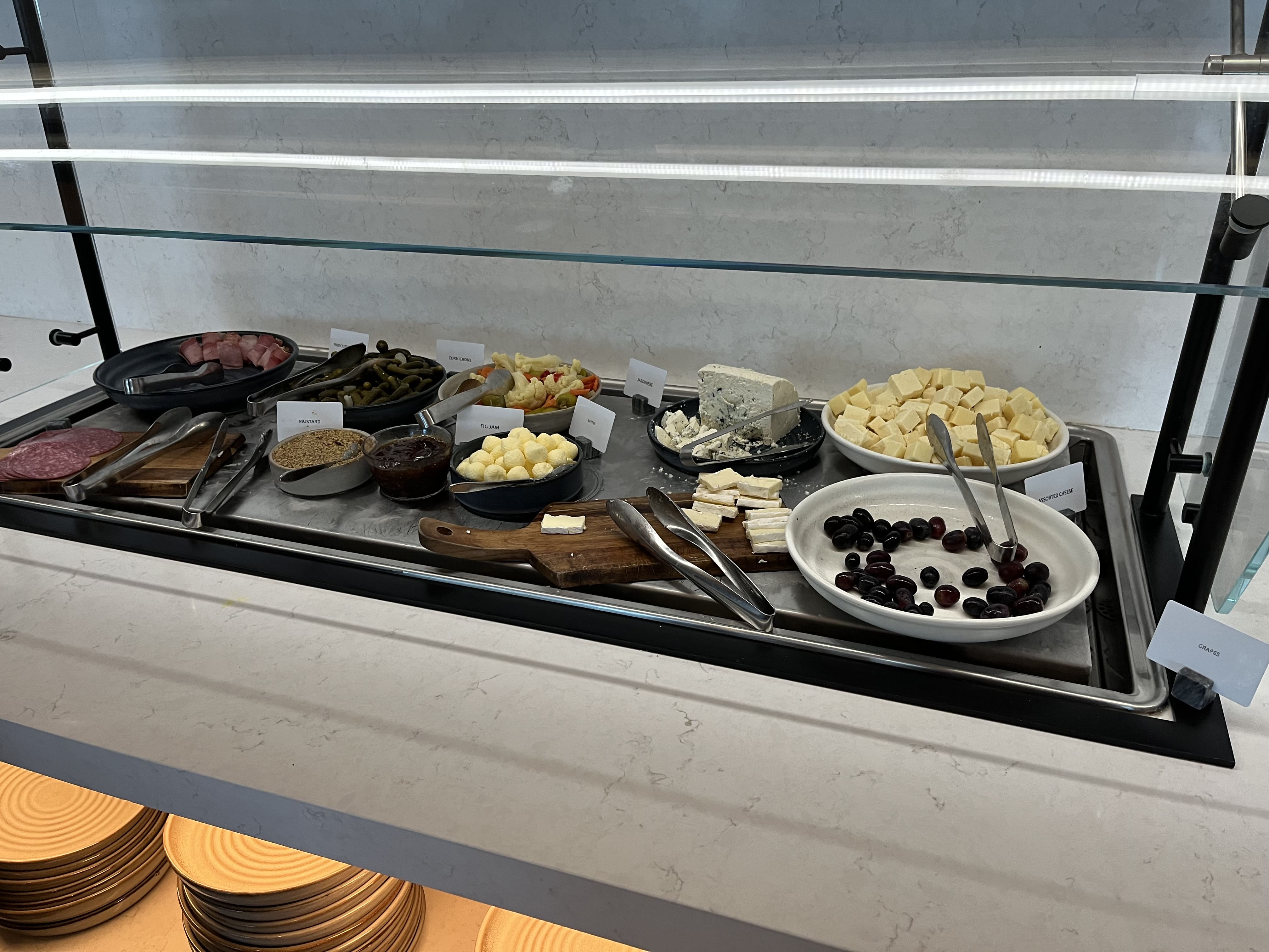 Neil Scrivener reviews the American Airlines/British Airways Soho Lounge in JFK's Terminal 8 - New York John F Kennedy Airport.