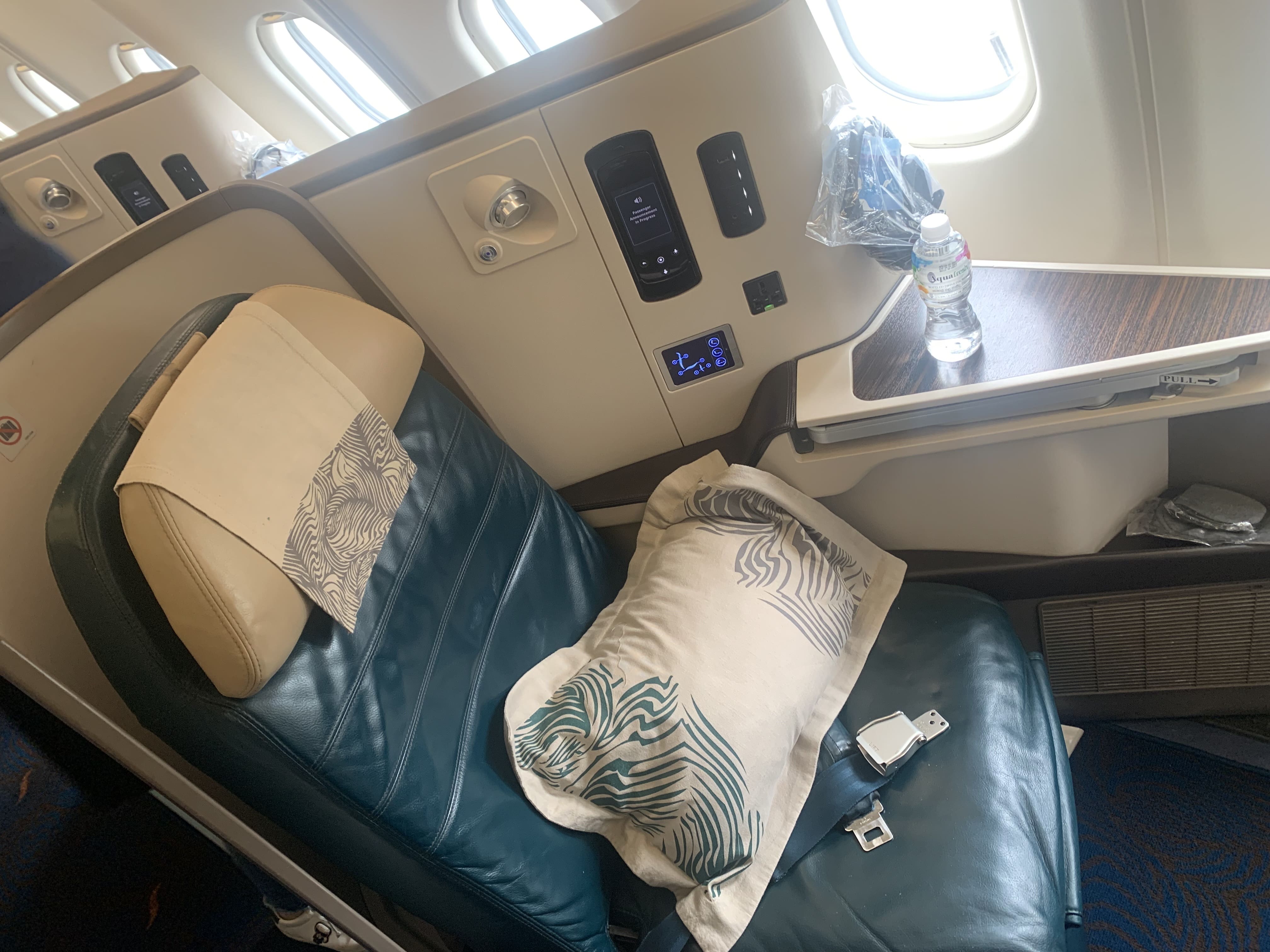 Neil Scrivener reviews Srilankan Airlines Business Class on board UL503 from Colombo to London Heathrow, on the A330-300.
