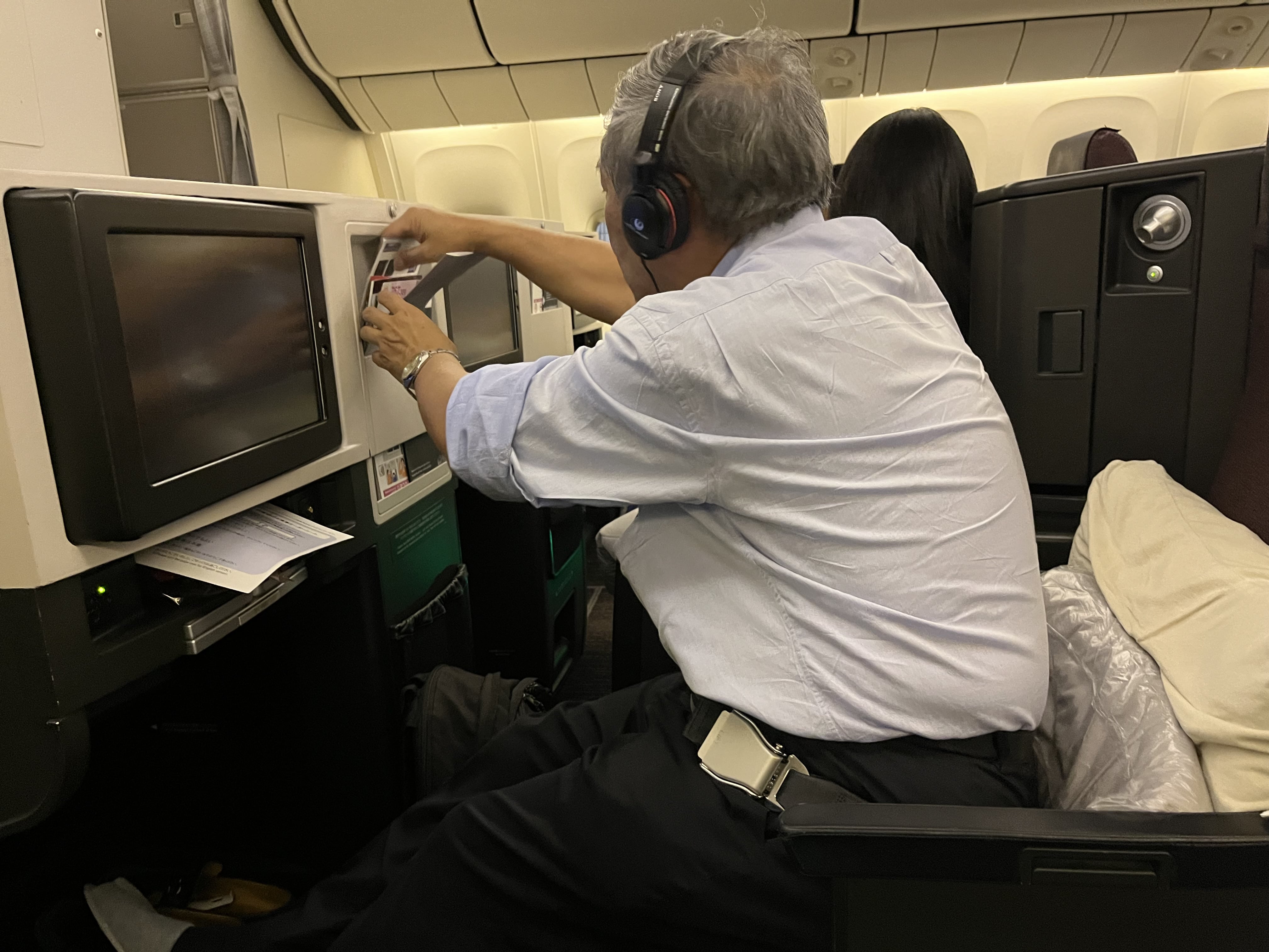 Neil Scrivener reviews Japan Airlines (JAL) flights JL35 and JL38 from Tokyo to Singapore and back on the Boeing 767-300ER in Business Class.