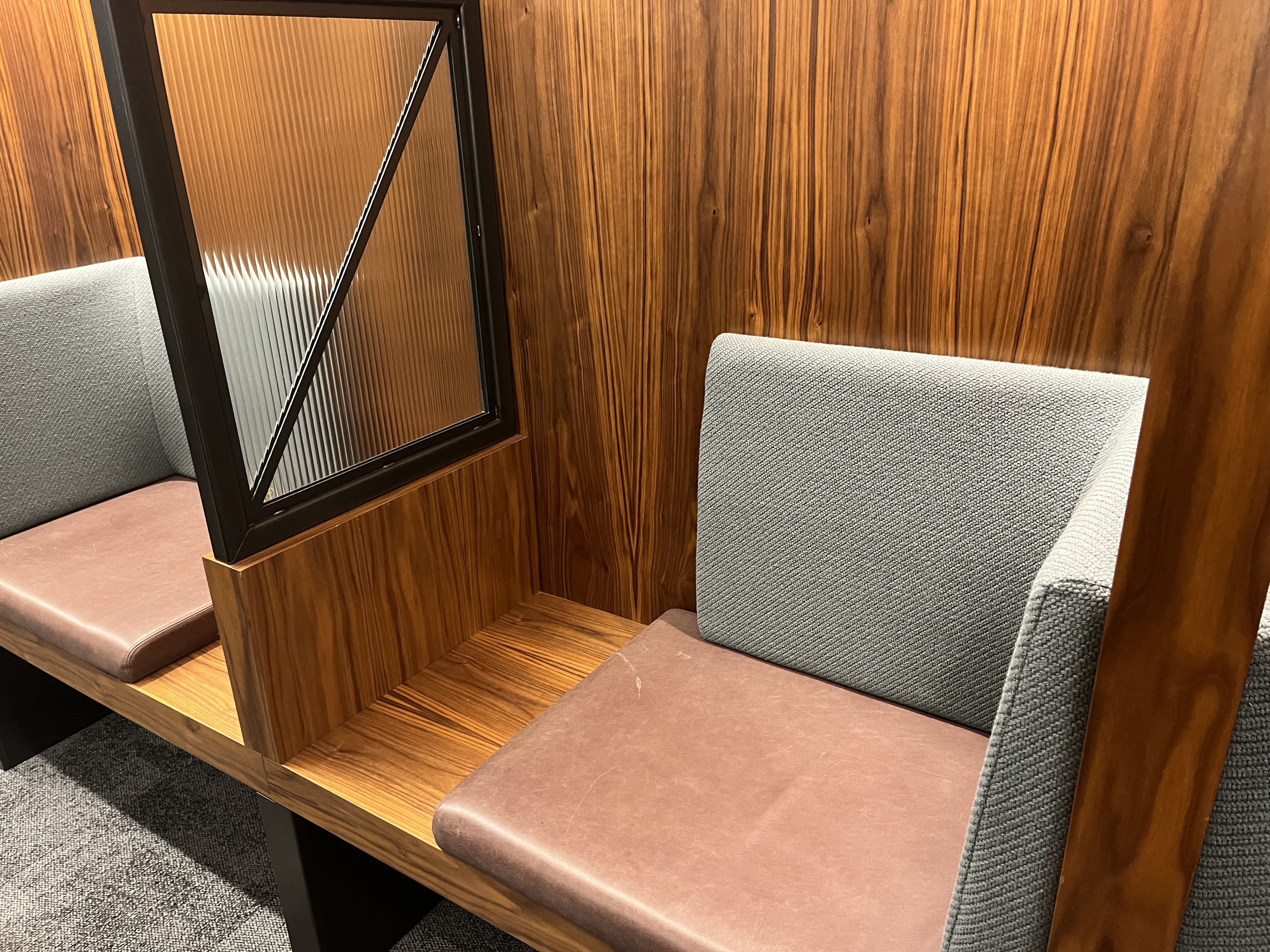 Neil Scrivener reviews the Aspire Club airport lounge in Gatwick's South Terminal. Available to Priority Pass and American Express Platinum Card holders.