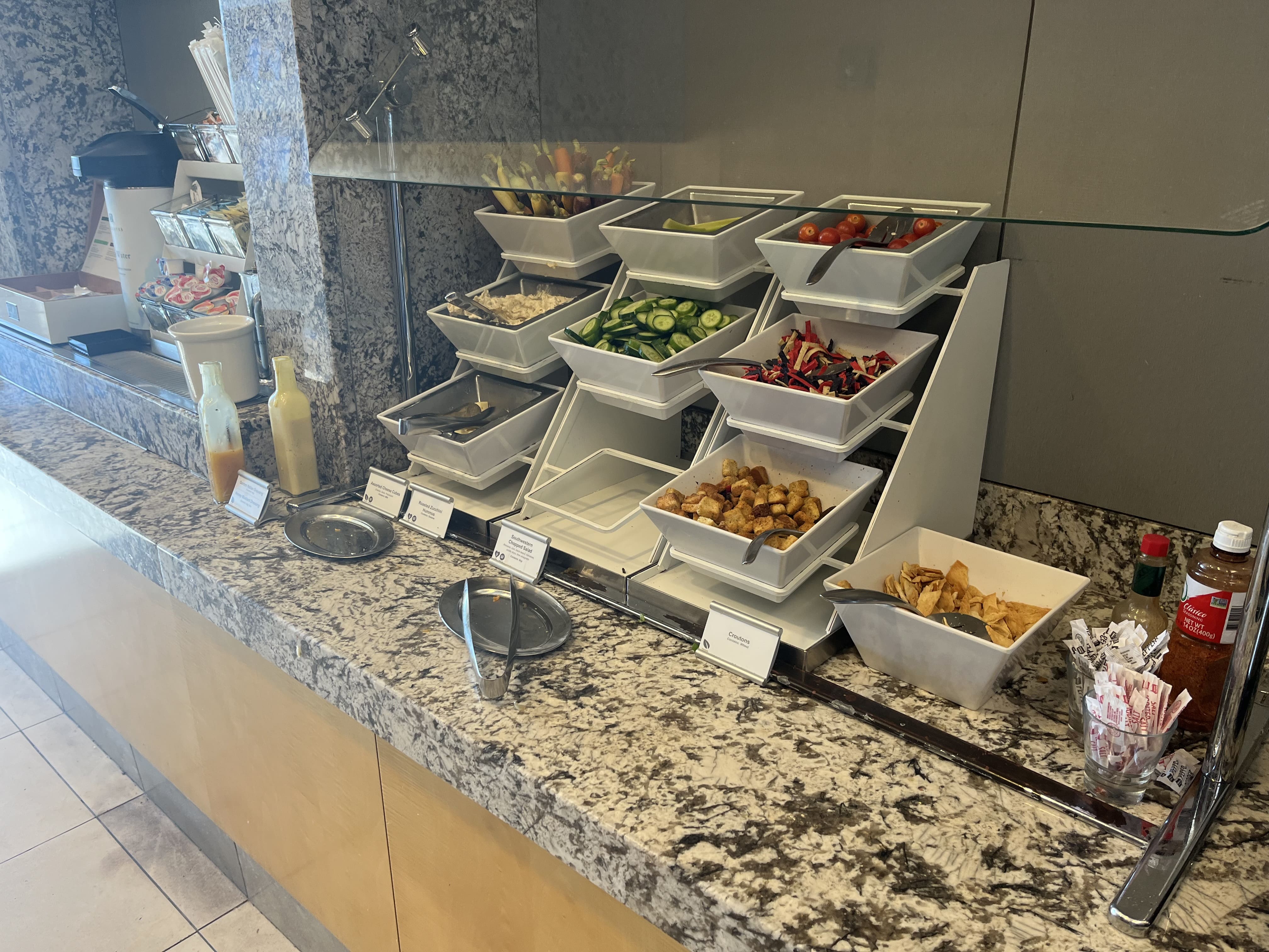 Neil Scrivener reviews the American Airlines Admirals Club JFK's Terminal 8. John F Kennedy Airport, New York - open to OneWorld members.