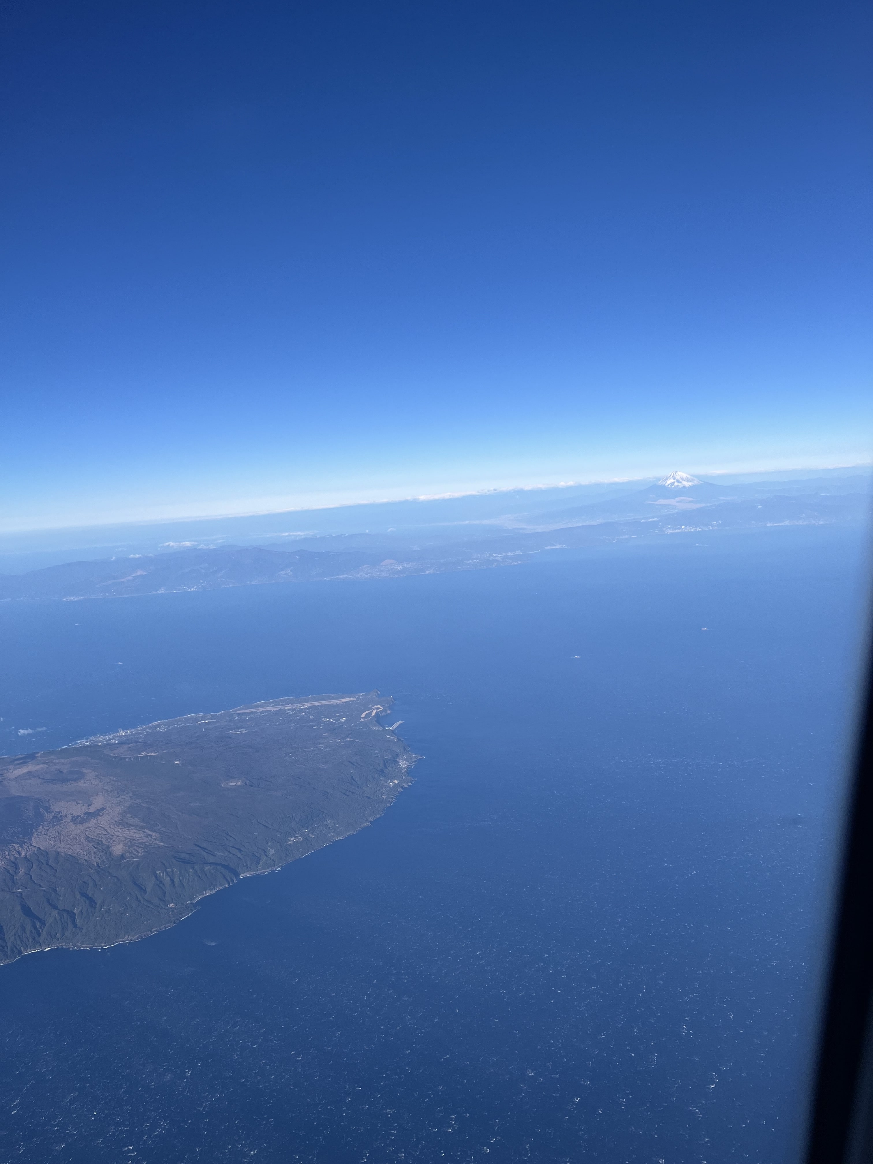 Neil Scrivener reviews Japan Airlines (JAL) flights JL35 and JL38 from Tokyo to Singapore and back on the Boeing 767-300ER in Business Class.