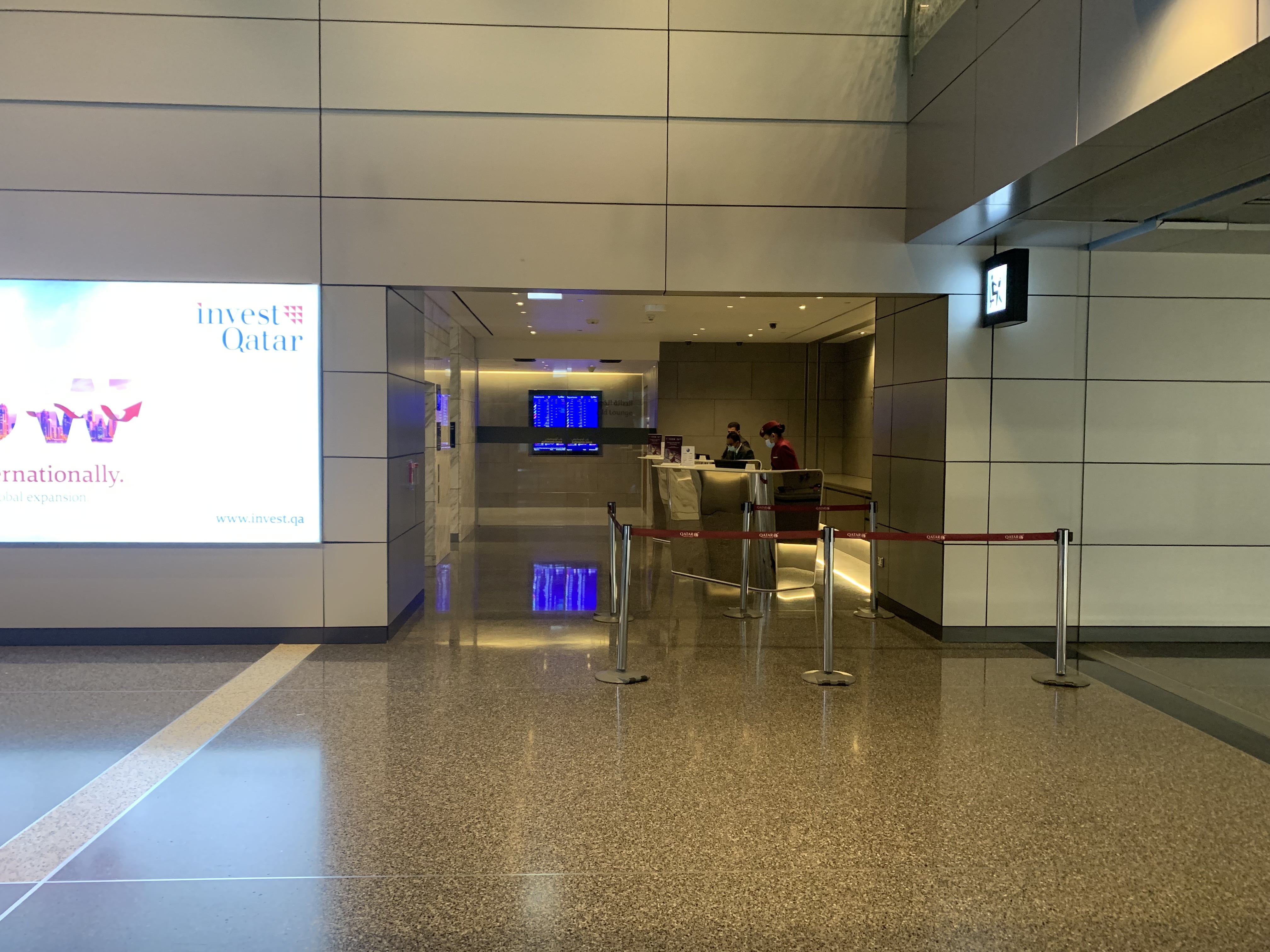 Neil Scrivener reviews the Qatar Airways Platinum Lounge in Doha's Hamad International Airport (DOH), accessed via OneWorld Emerald membership.