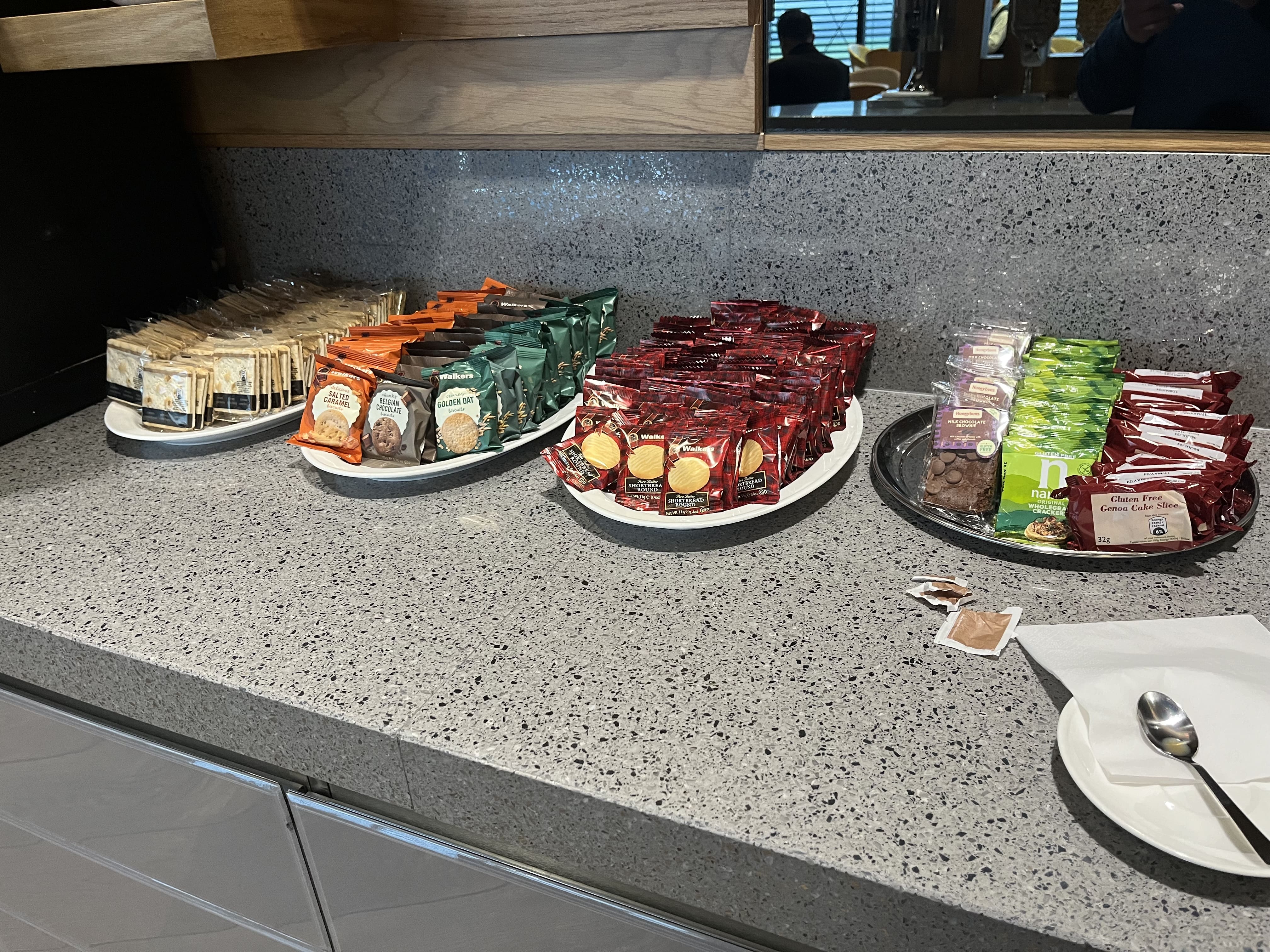 ✈️ Aer Lingus Lounge at Heathrow Terminal 2 – A hidden gem or just another airline lounge? 🛋️ With comfortable seating, a variety of food options, and a relaxed atmosphere, this lounge provides a solid pre-flight experience. 🍽️✨ While it may not be the most extravagant, it offers a decent place to unwind. Does it stand out, or is it just another stop? ✨