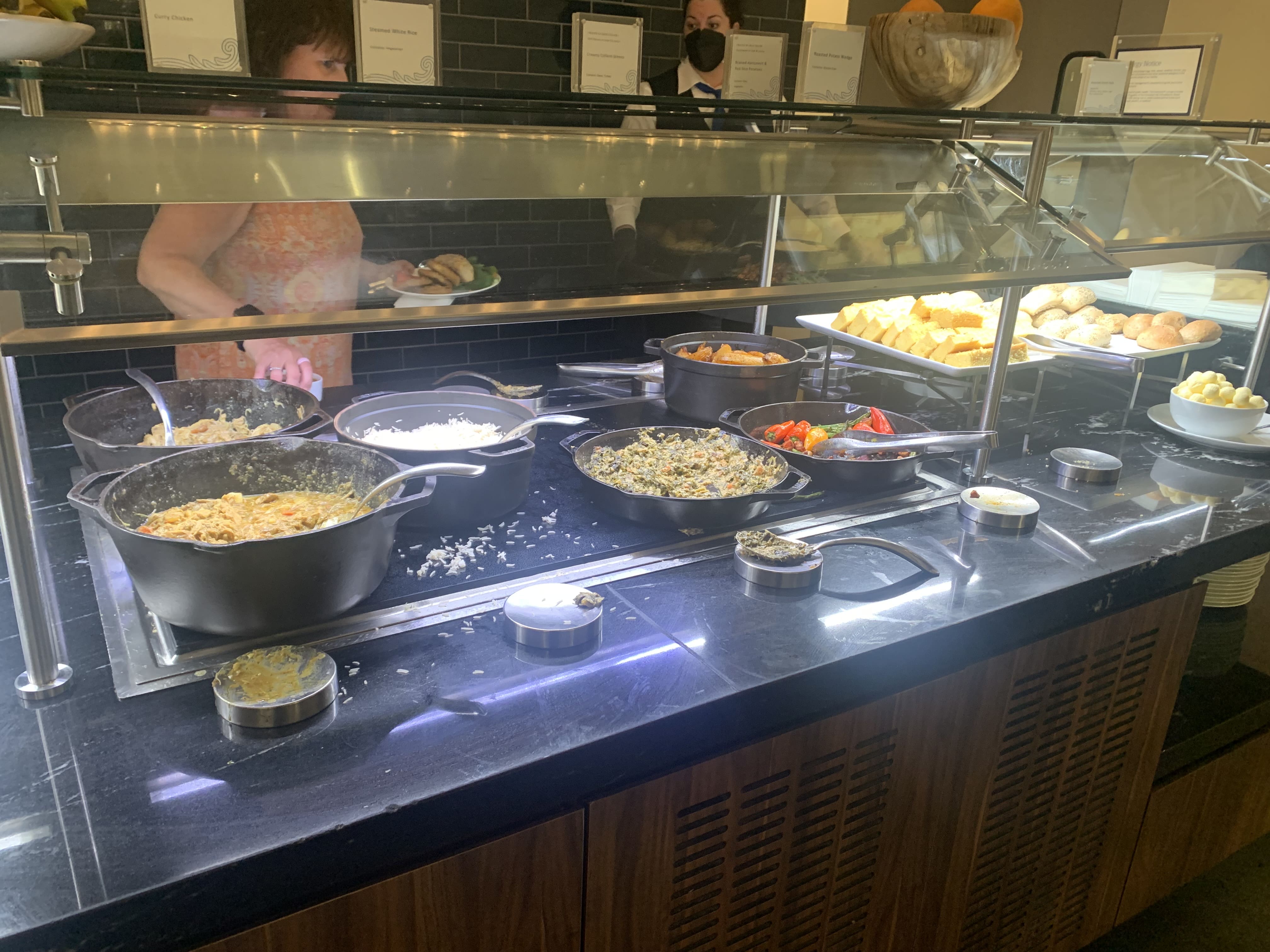 Flying Business reviews the American Express Centurion Lounge in Charlotte Douglas airport (CLT).