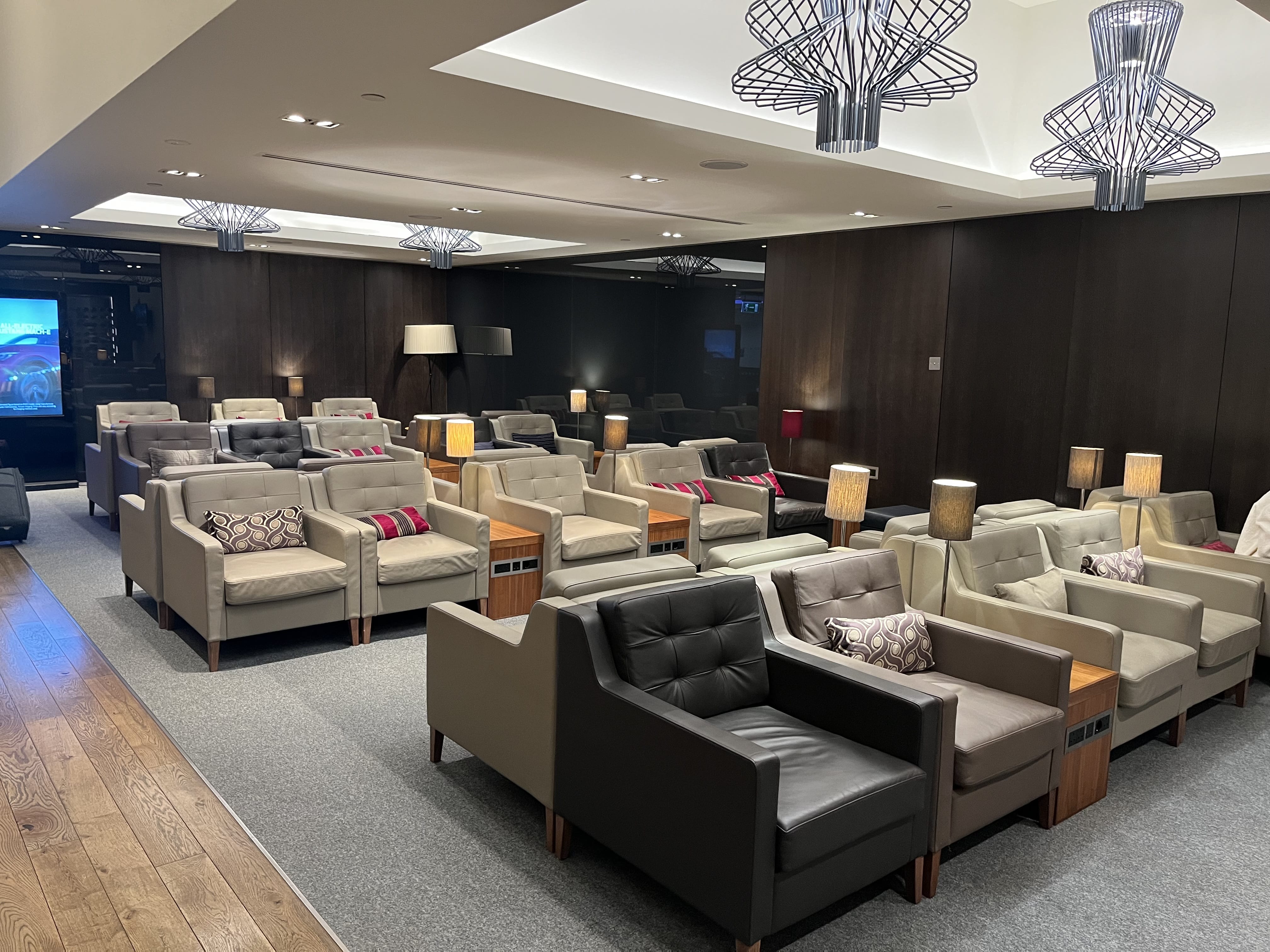 Neil Scrivener reviews the British Airways First and Business Class at Gatwick Airport's South Terminal - available to Club World and OneWorld passengers.