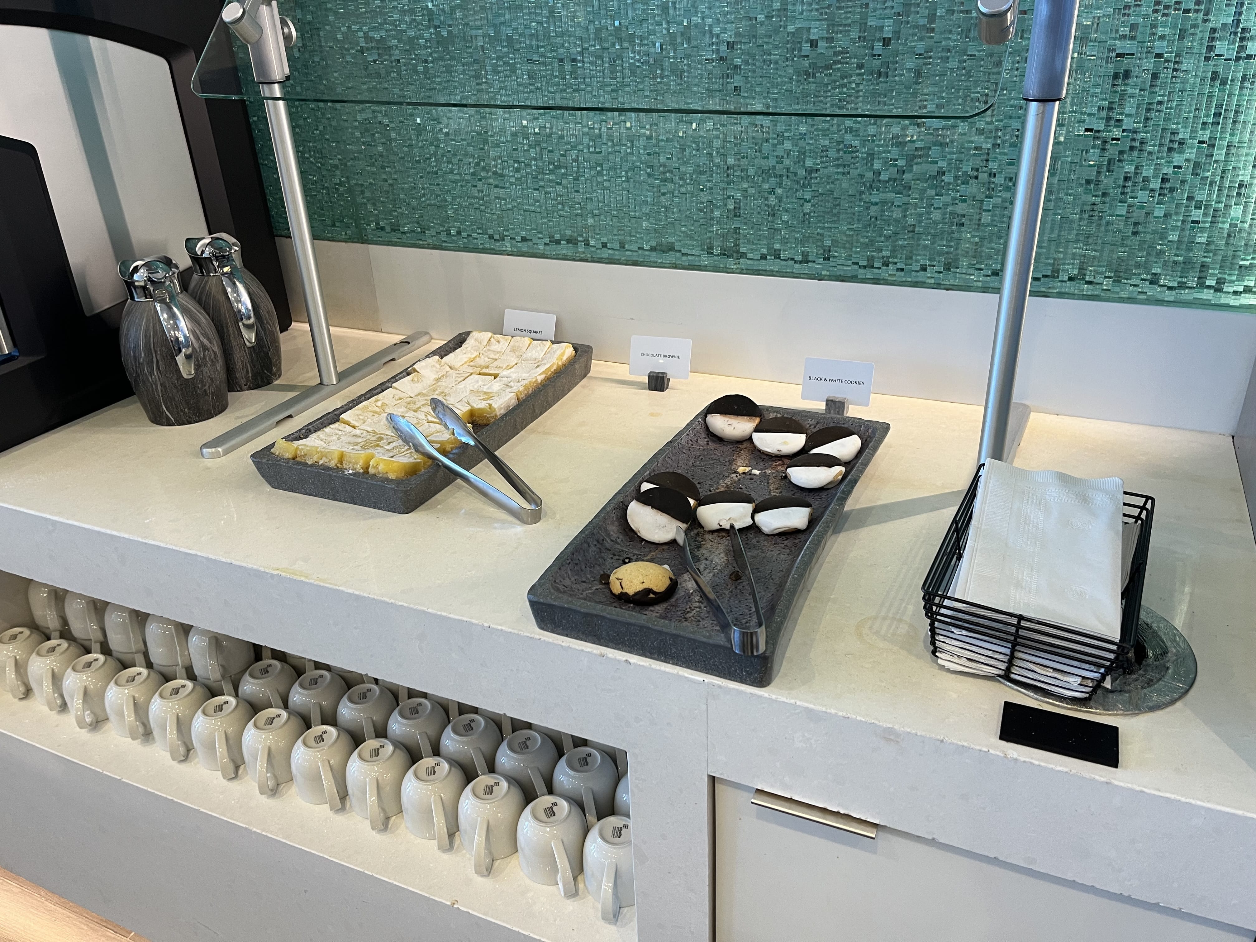 Neil Scrivener reviews The Greenwich Lounge in JFK's Terminal 8 (New York), available to those traveling Business Class.