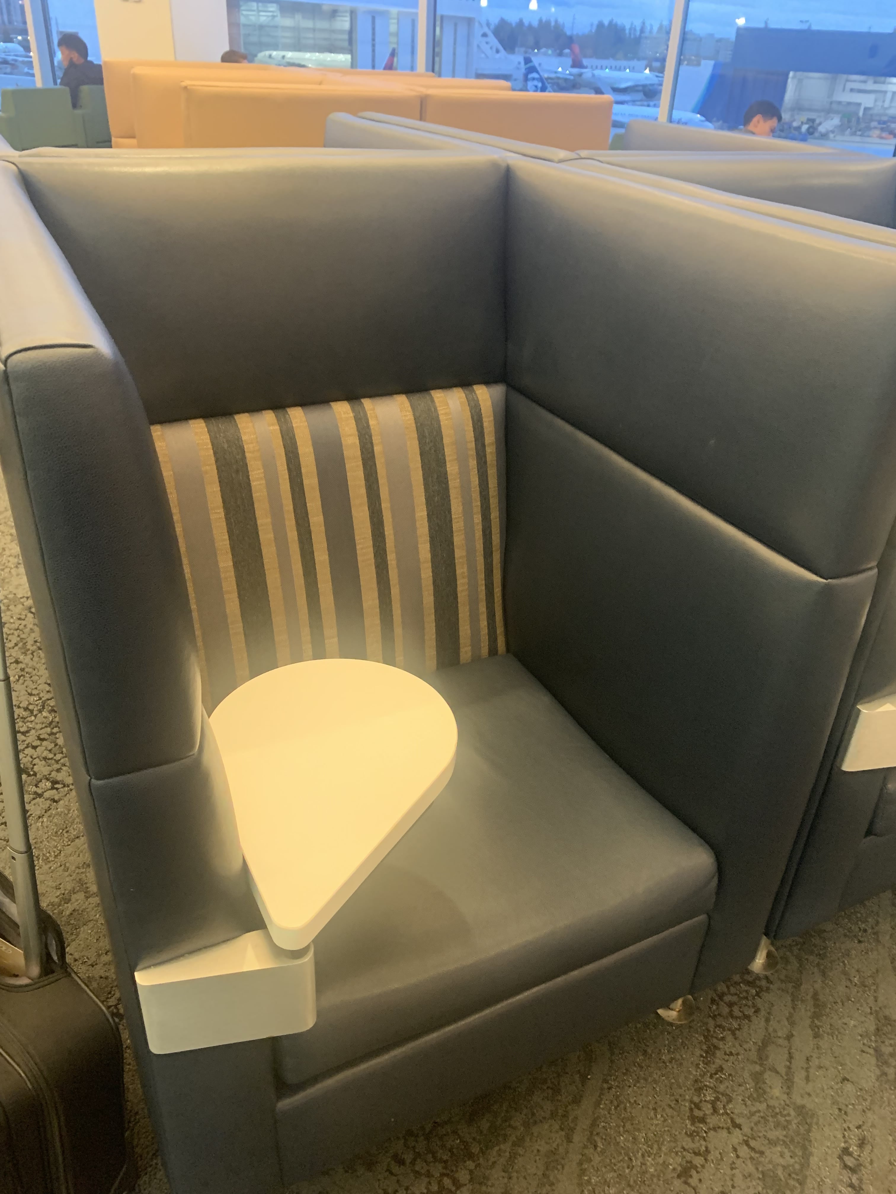 Neil Scrivener reviews The Club lounge in Seattle at S-Gates, the International Terminal (SEA); accessed via Priority Pass.
