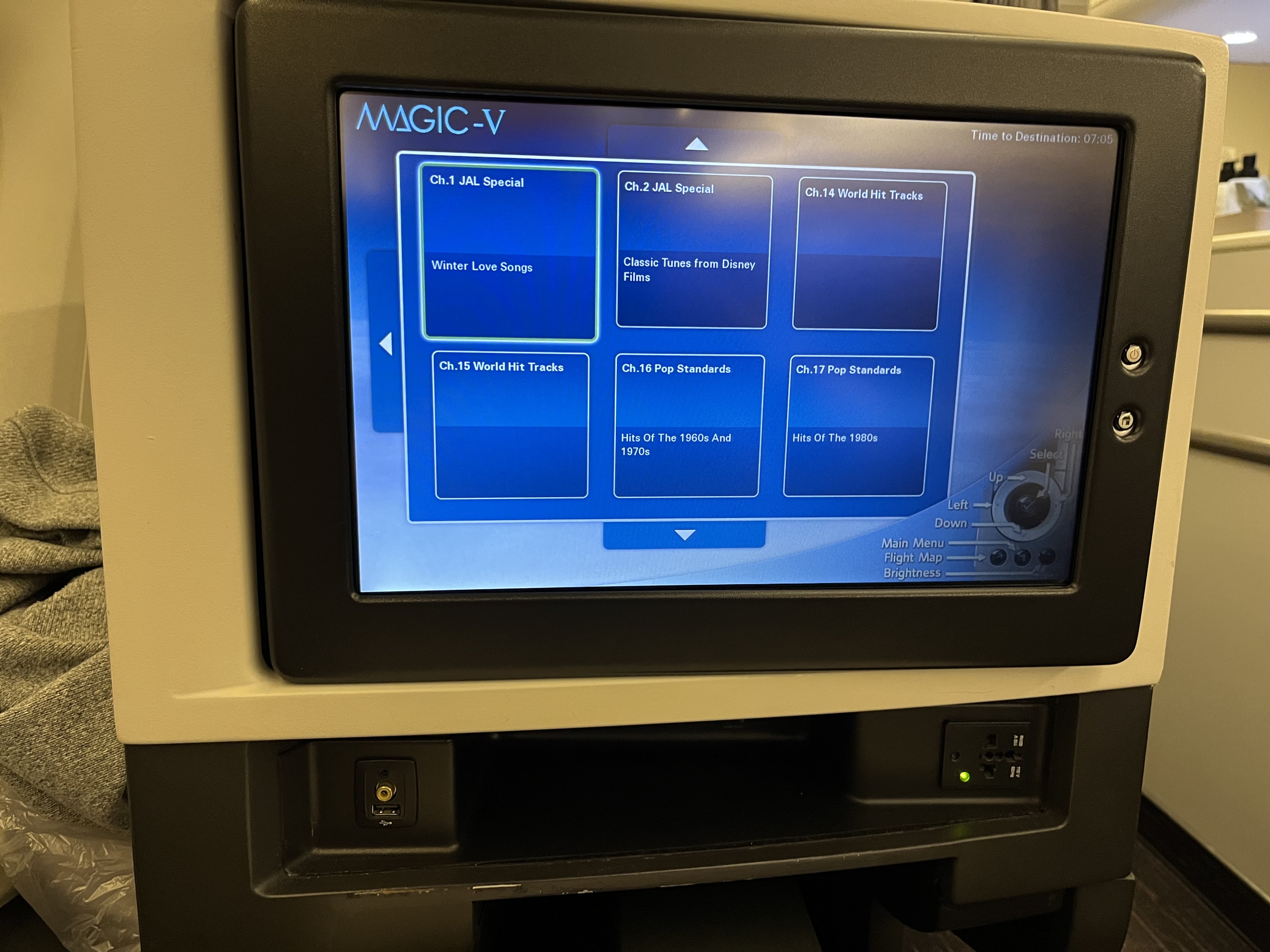 Neil Scrivener reviews Japan Airlines (JAL) flights JL35 and JL38 from Tokyo to Singapore and back on the Boeing 767-300ER in Business Class.