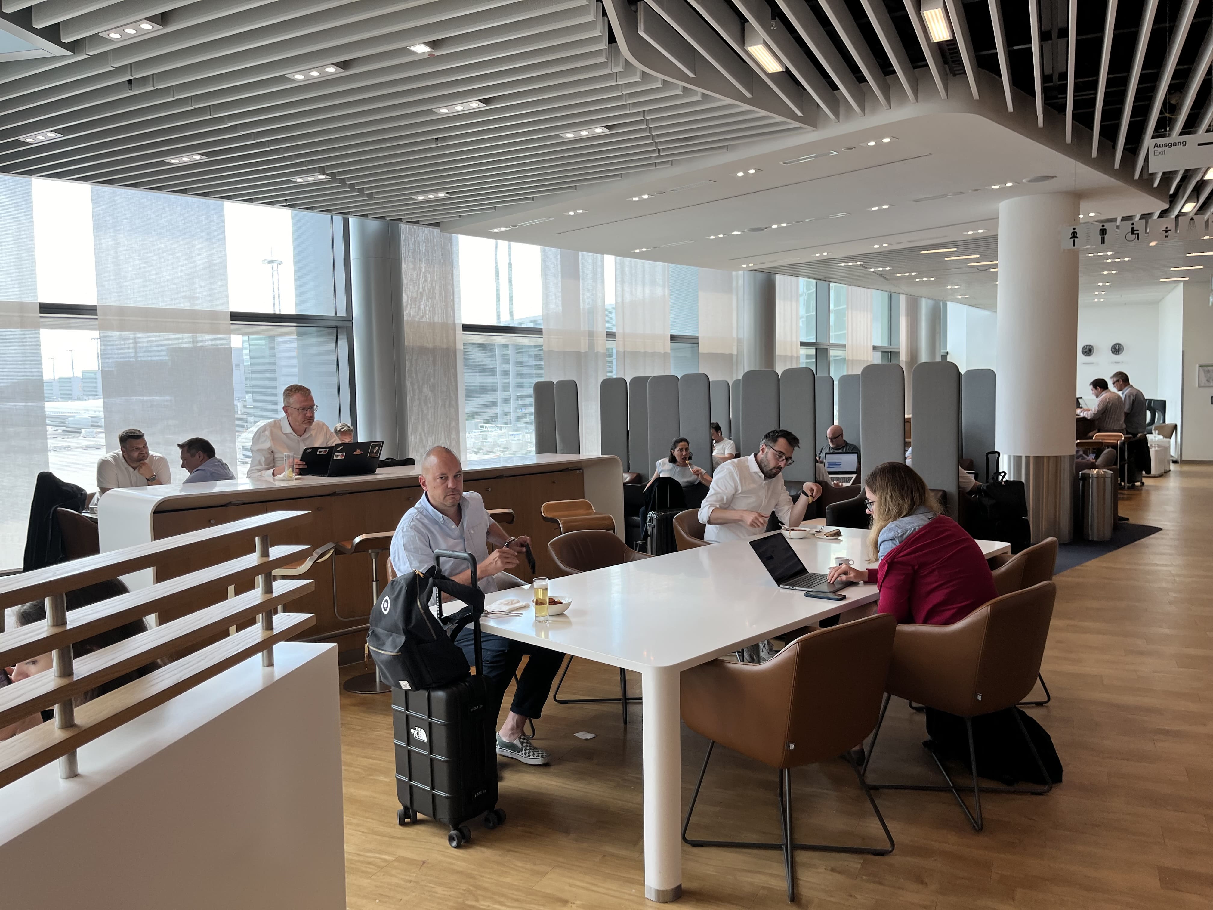 Neil Scrivener reviews the Lufthansa Lounge by Gate A13 in Frankfurt's Airport (FRA), for Star Alliance Members and those flying Business Class.