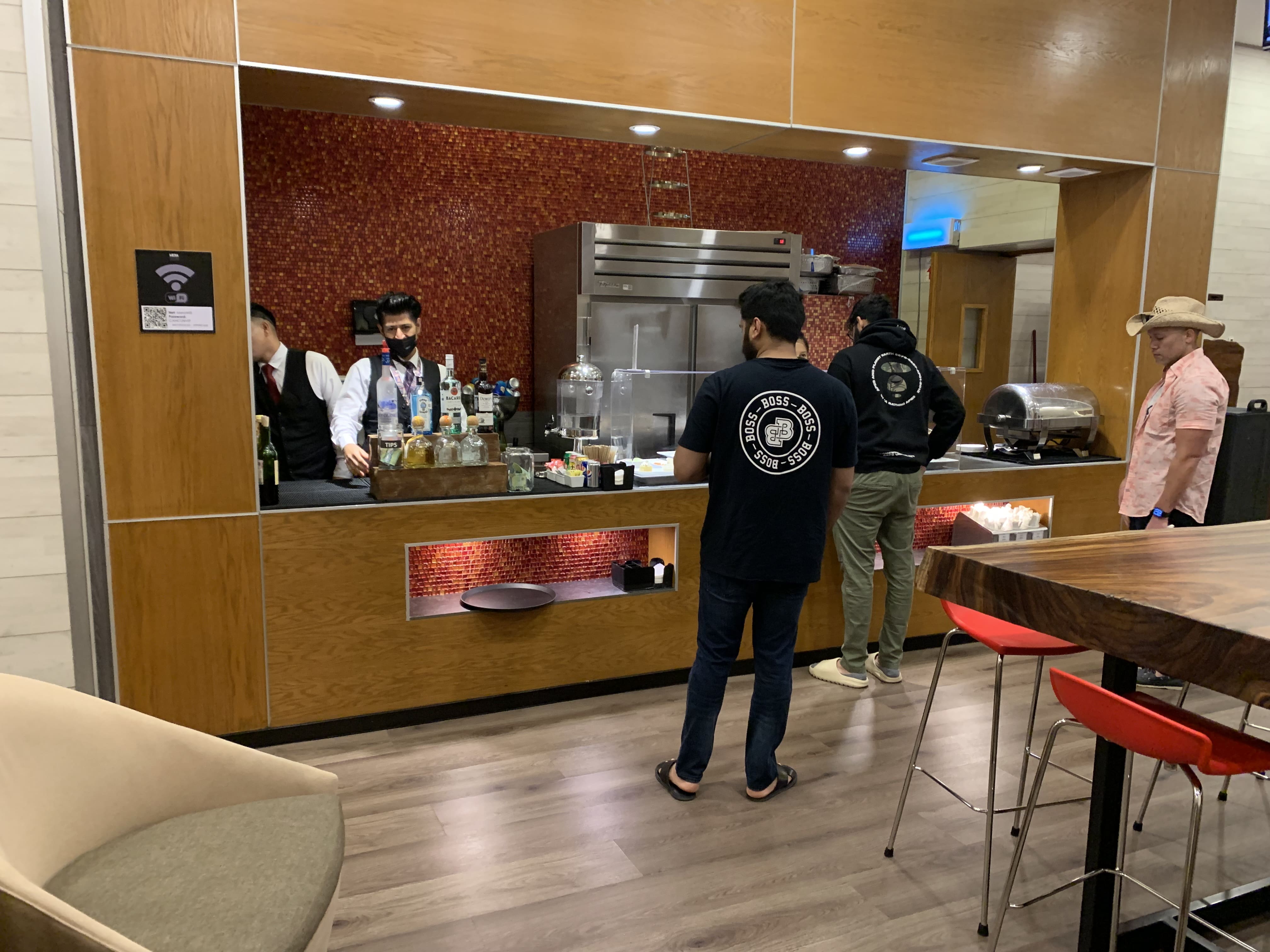 Neil Scrivener reviews the Mera VIP Lounge and Plaza Premium Lounge in Cancun International Airport in Mexico.