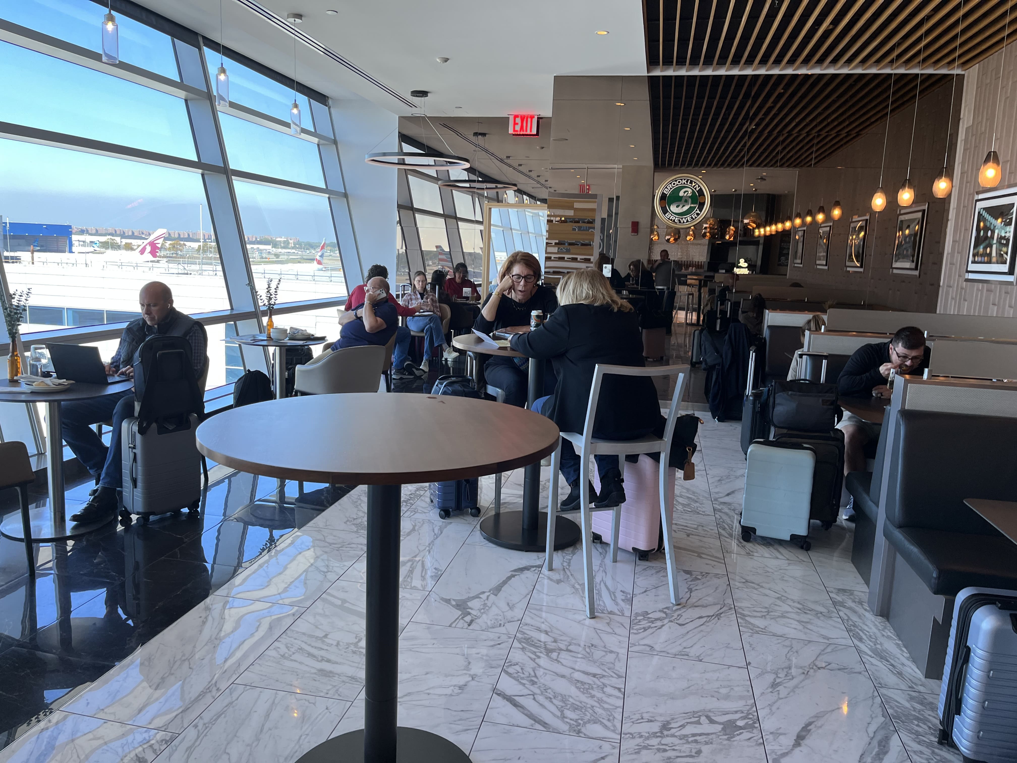 Neil Scrivener reviews The Greenwich Lounge in JFK's Terminal 8 (New York), available to those traveling Business Class.