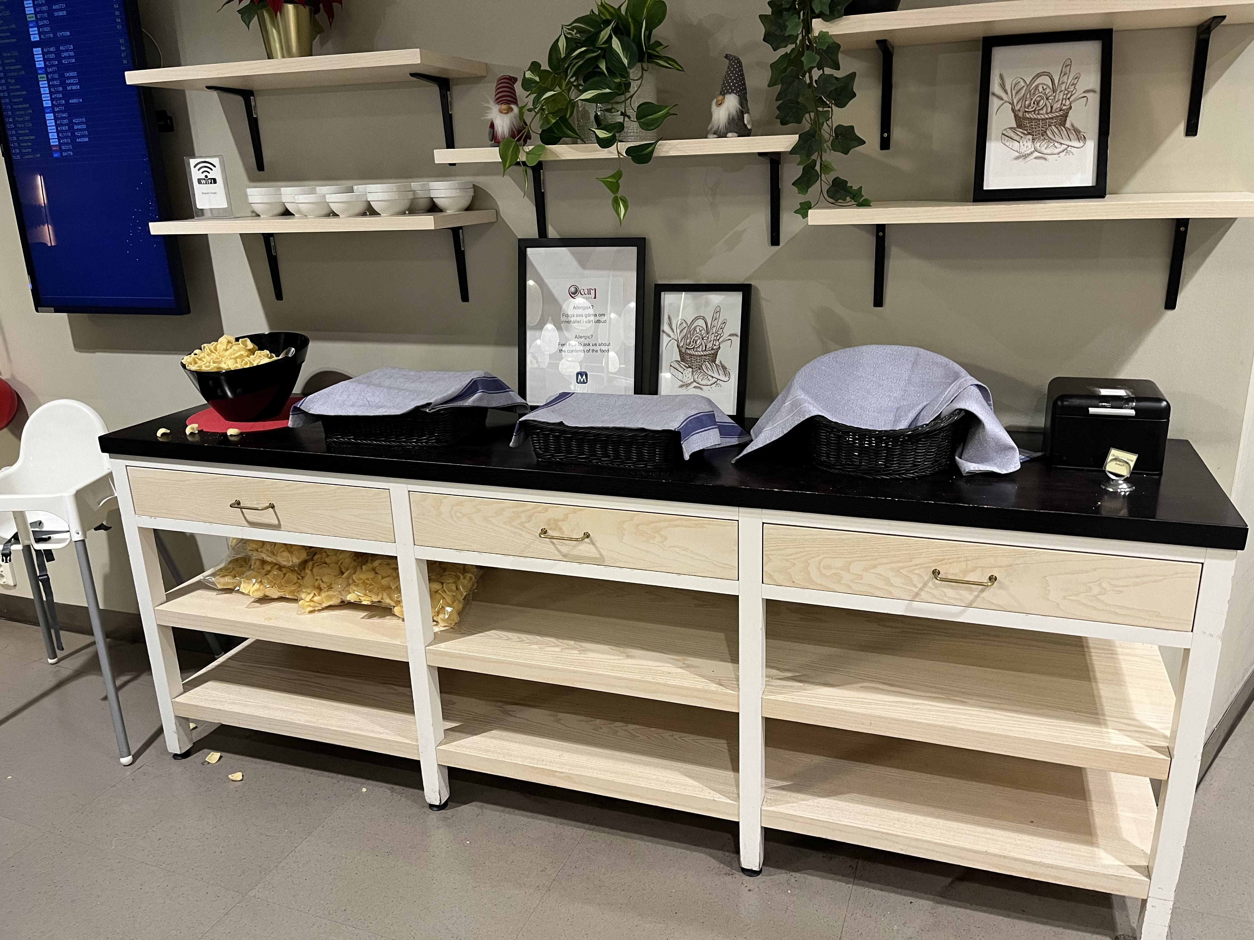 Neil Scrivener reviews the Pearl Lounge in Arlanda Airport's Terminal 5, accessed by flying Business Class and Priority Pass members.