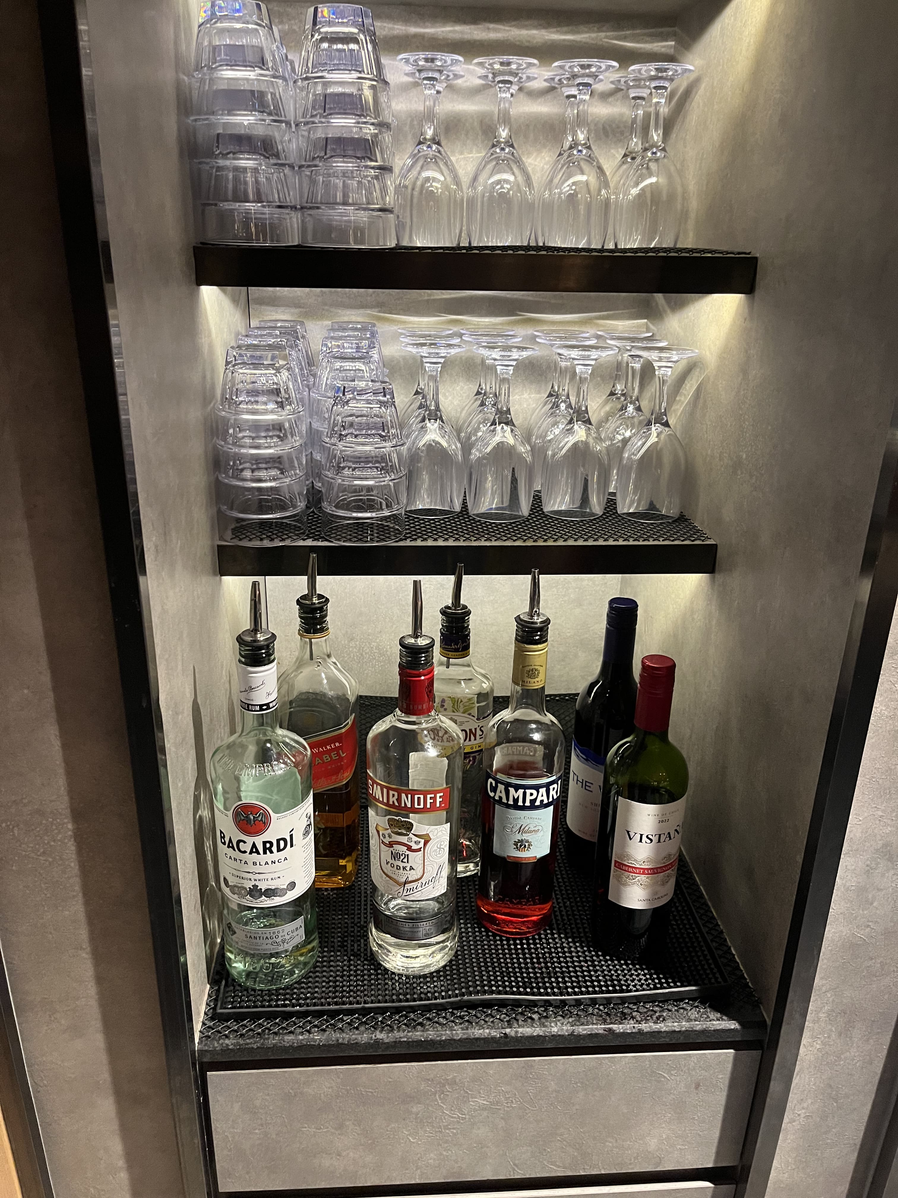 Neil Scrivener reviews the Plaza Premium Lounge by Gate 35 in Hong Kong's International Airport (HKG).