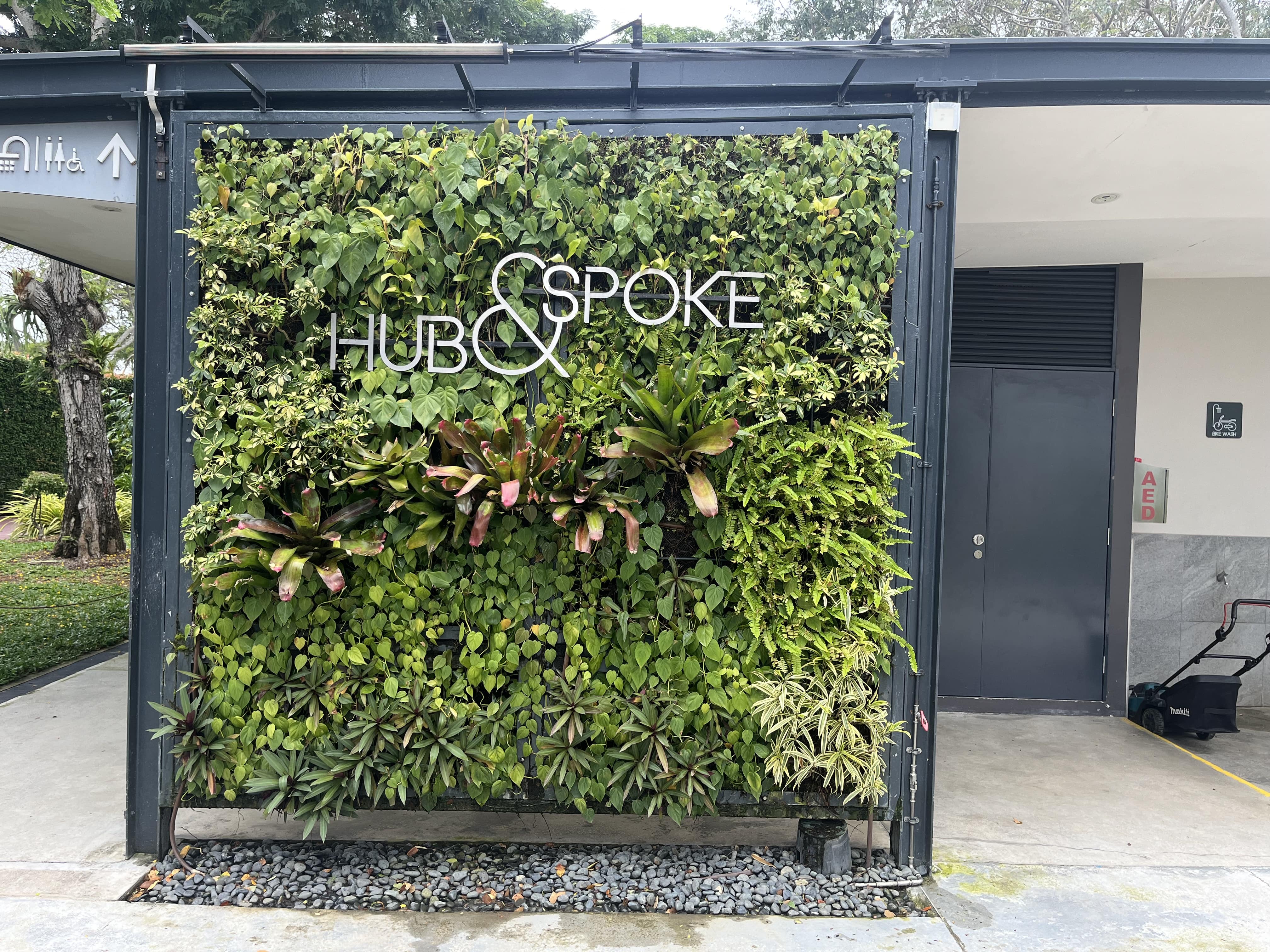 Neil Scrivener recommends 8 must-do things to do in Singapore's Changi Airport, whether on a layover, or just visiting! 