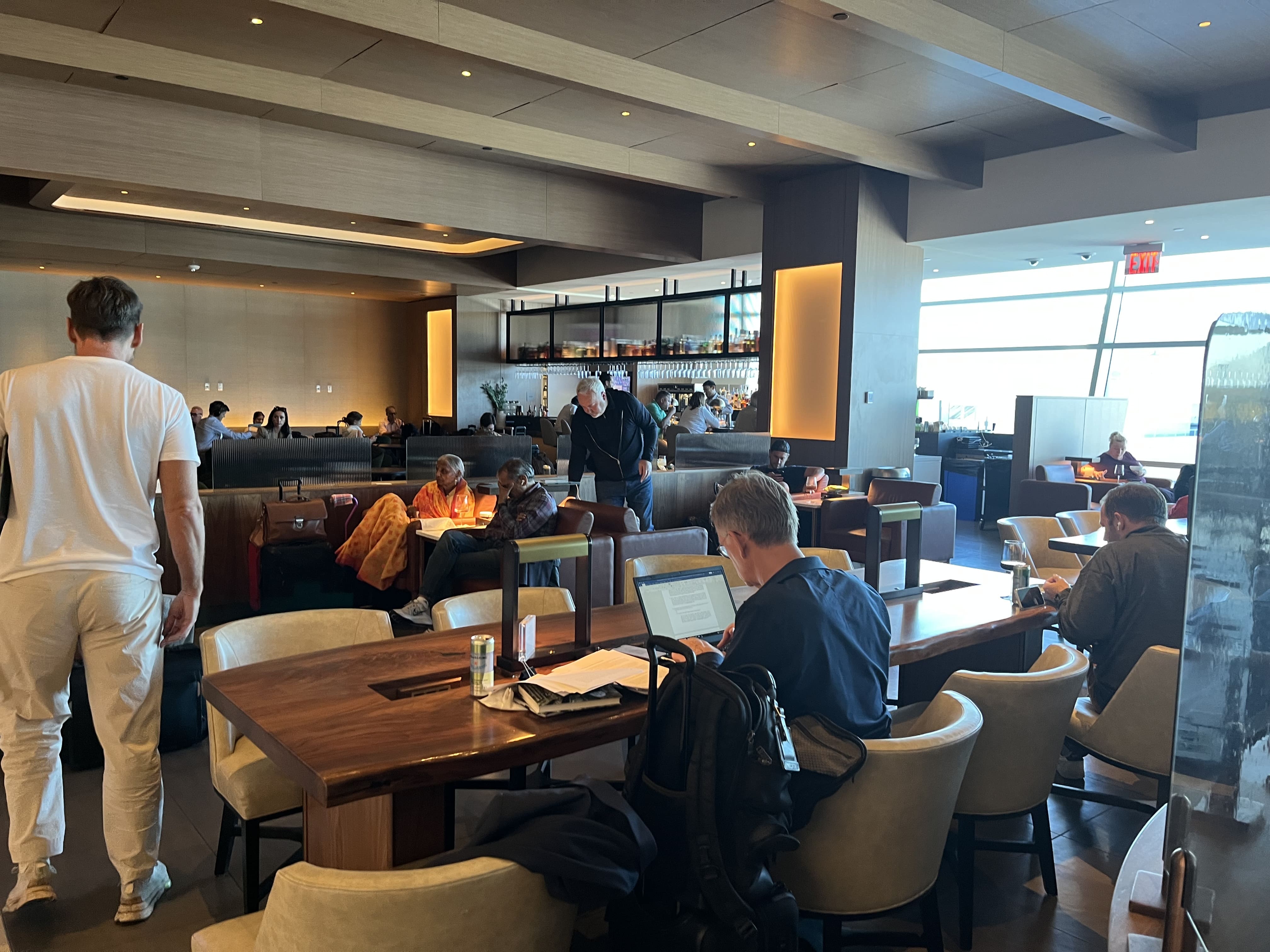 Neil Scrivener reviews the American Airlines/British Airways Soho Lounge in JFK's Terminal 8 - New York John F Kennedy Airport.